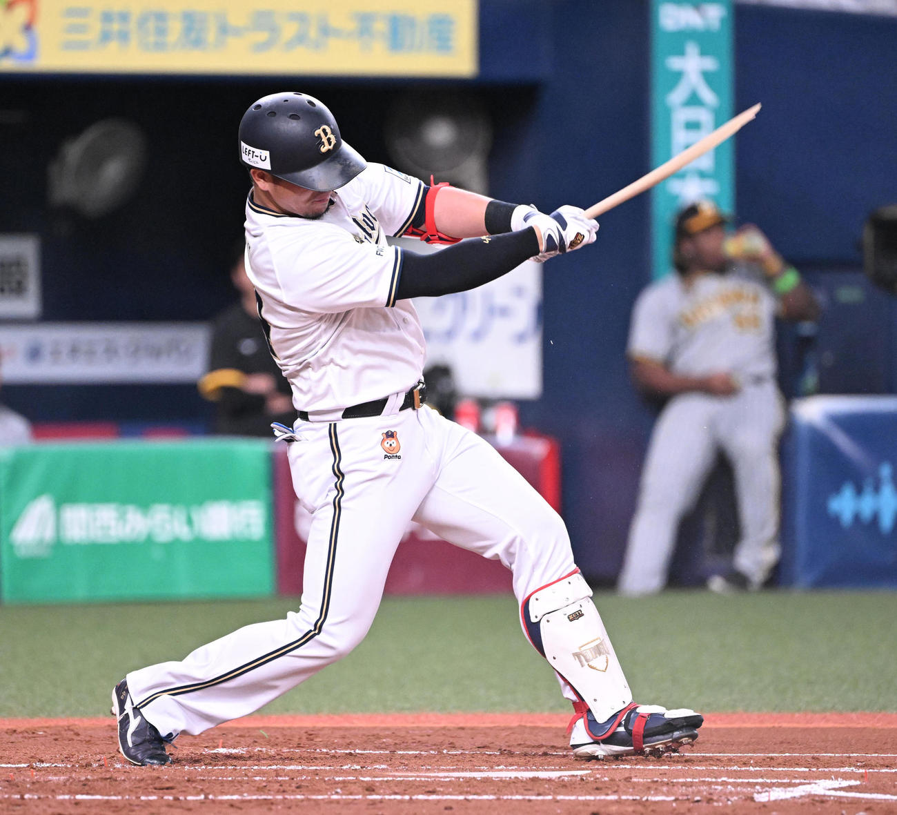 オリックス対阪神　2回裏オリックス1死、遊ゴロに倒れる頓宮（撮影・和賀正仁）