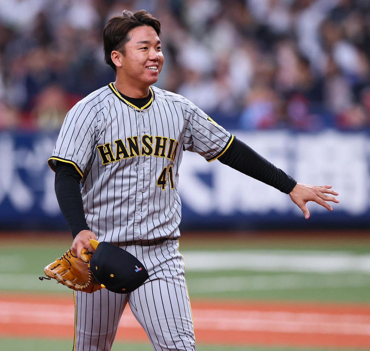 オリックス対阪神　阪神先発の村上は初回を無失点に終え笑顔を見せる（撮影・上山淳一）