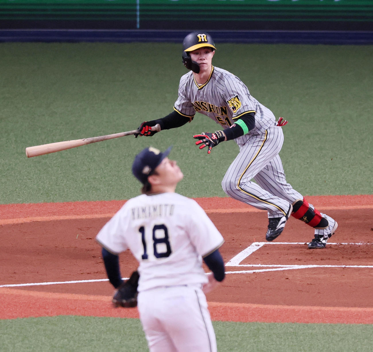 オリックス対阪神　1回表阪神1死、中野は左前打を放つ。投手は山本（撮影・加藤哉）