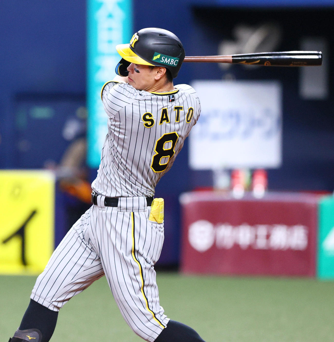 オリックス対阪神　5回表阪神無死、佐藤輝は中前打を放つ（撮影・上山淳一）
