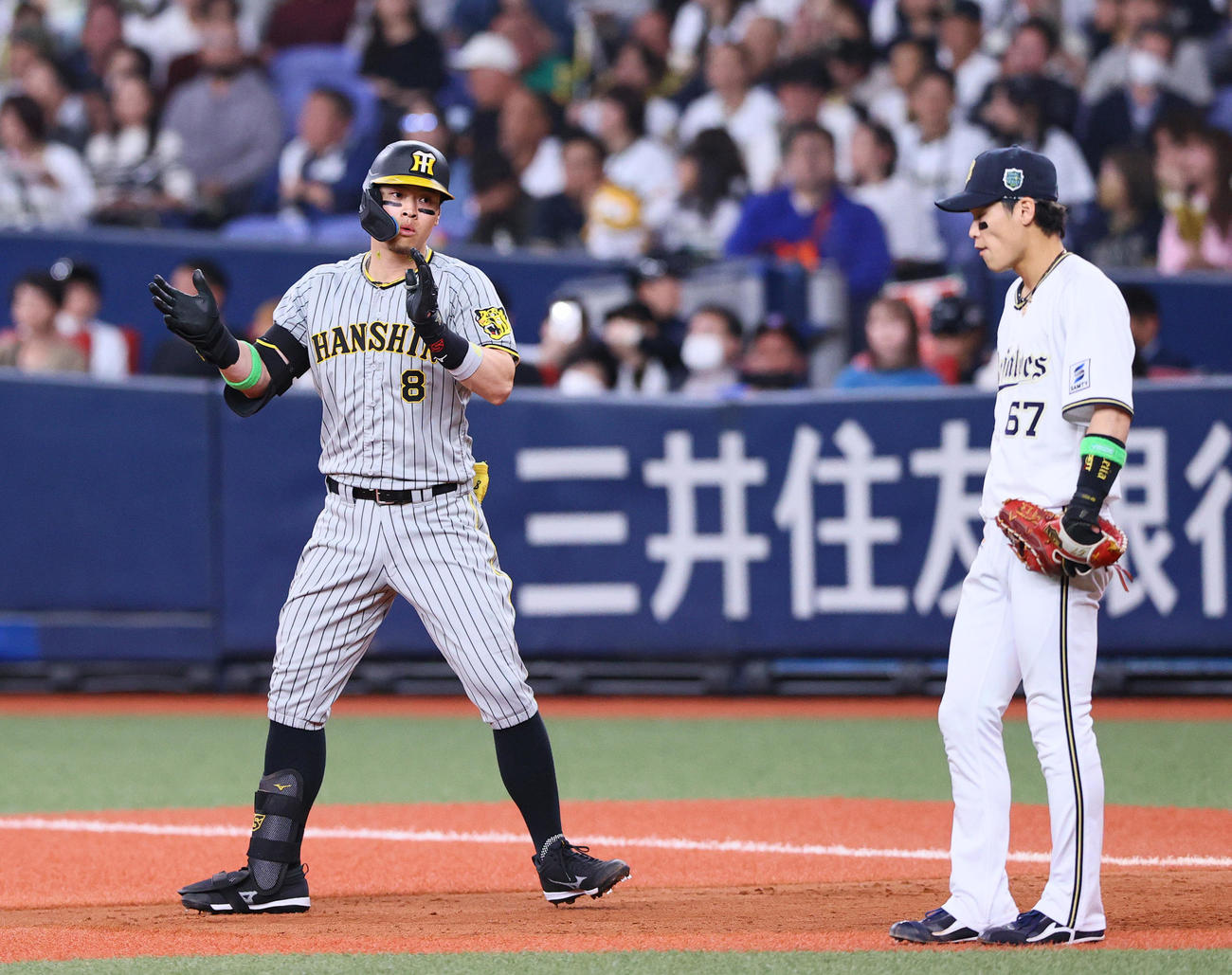 オリックス対阪神　5回表阪神無死、佐藤輝は中前打を放つ（撮影・上山淳一）