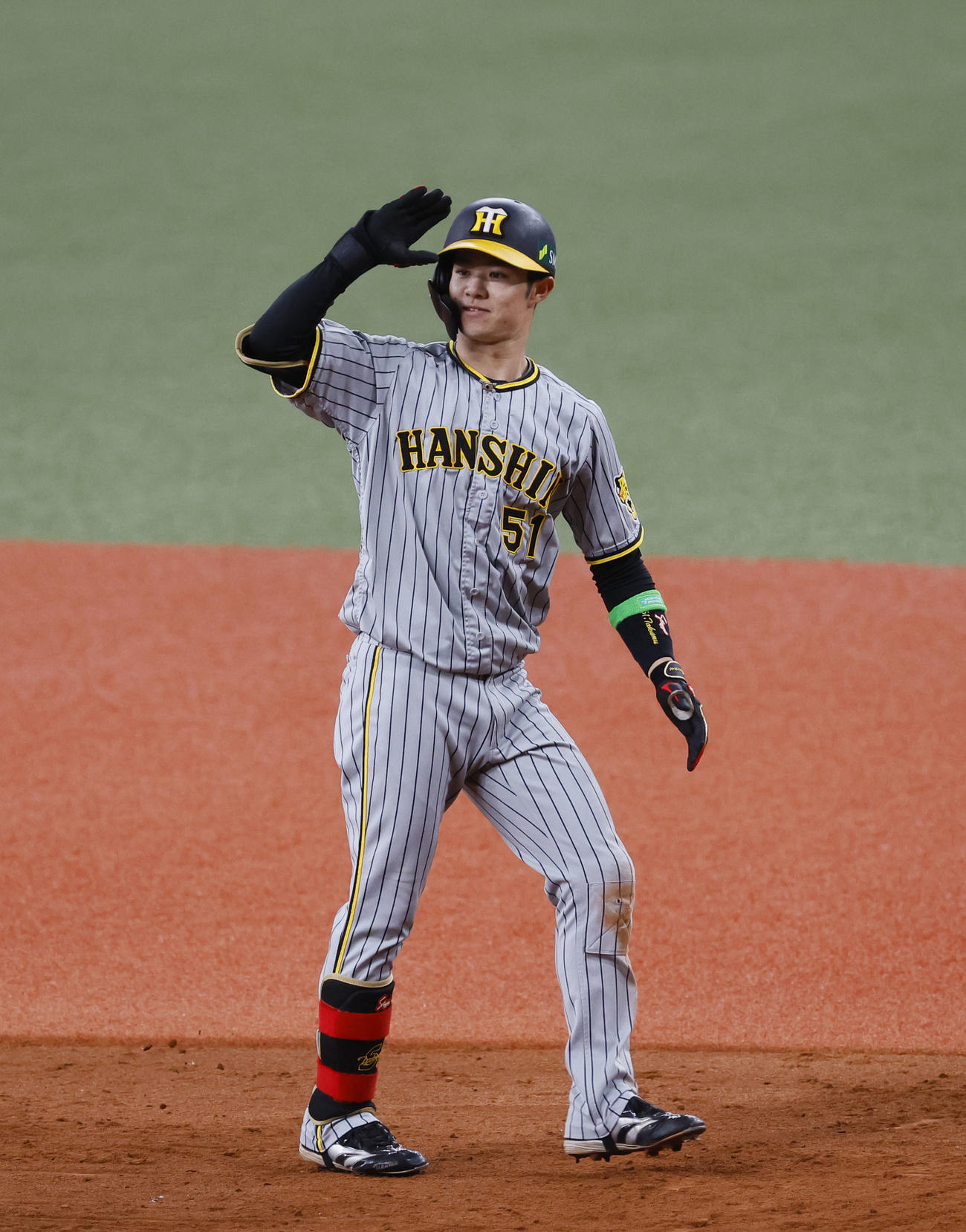 オリックス対阪神　5回表阪神2死三塁、左前に適時打を放ちポーズをとる中野（撮影・藤尾明華）