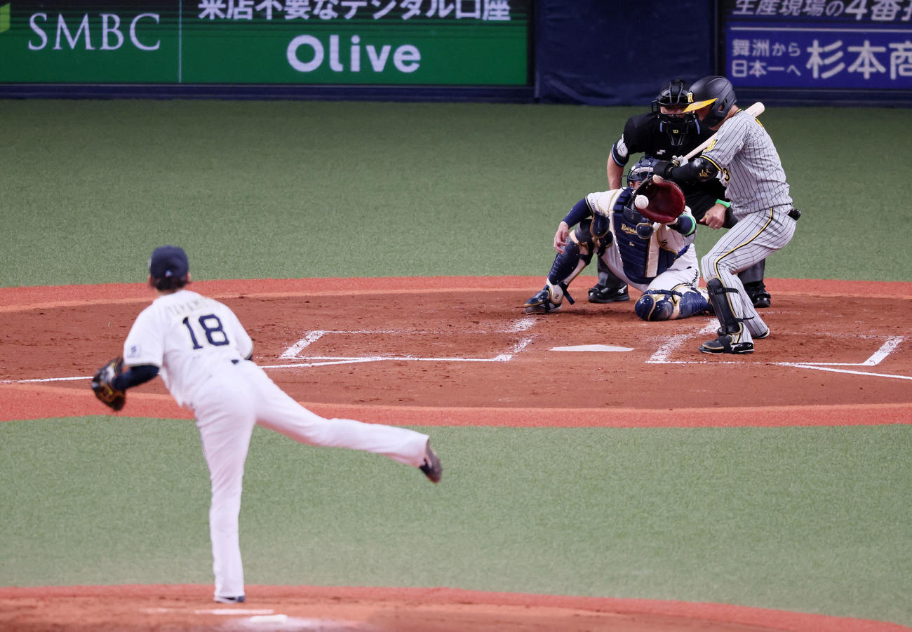 オリックス対阪神　4回表阪神2死三塁、大山は見逃し三振に倒れる。投手山本（撮影・加藤哉）