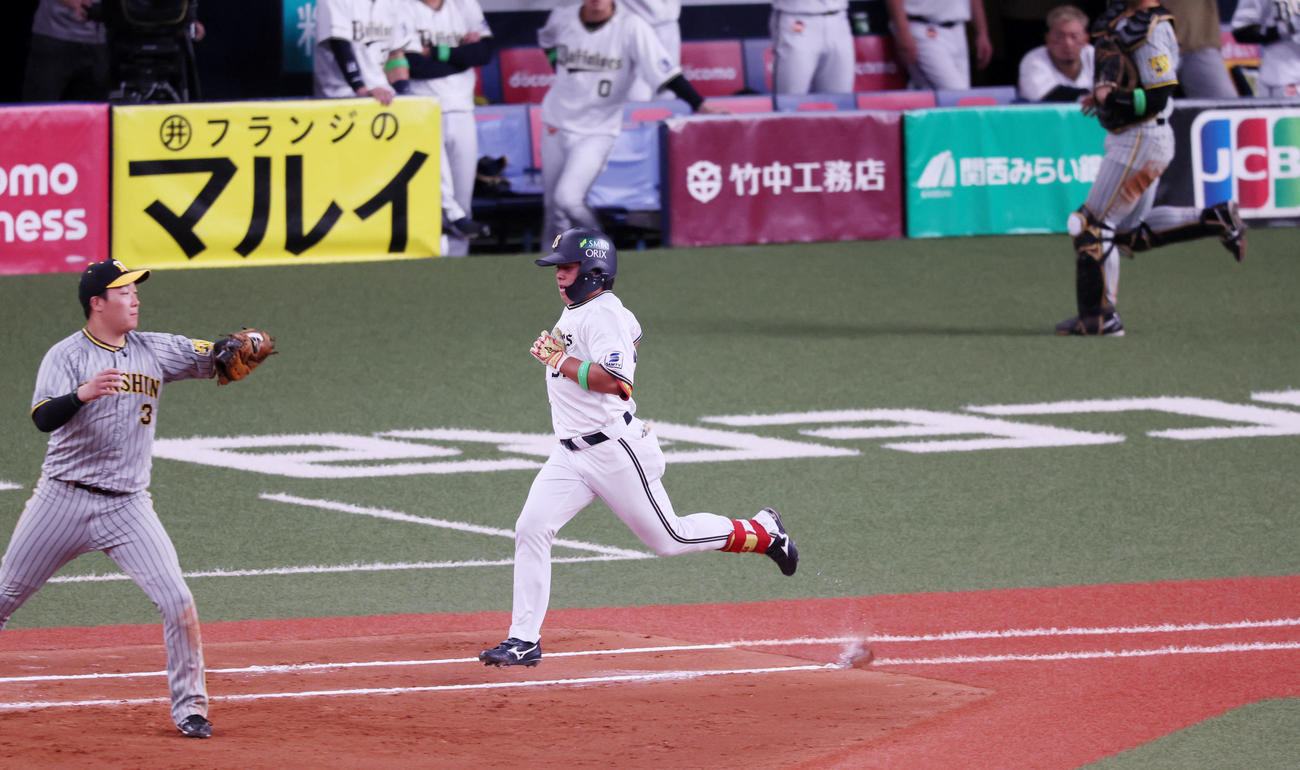 オリックス対阪神　6回裏オリックス1死一塁、池田は二ゴロ併殺に倒れる（撮影・加藤哉）
