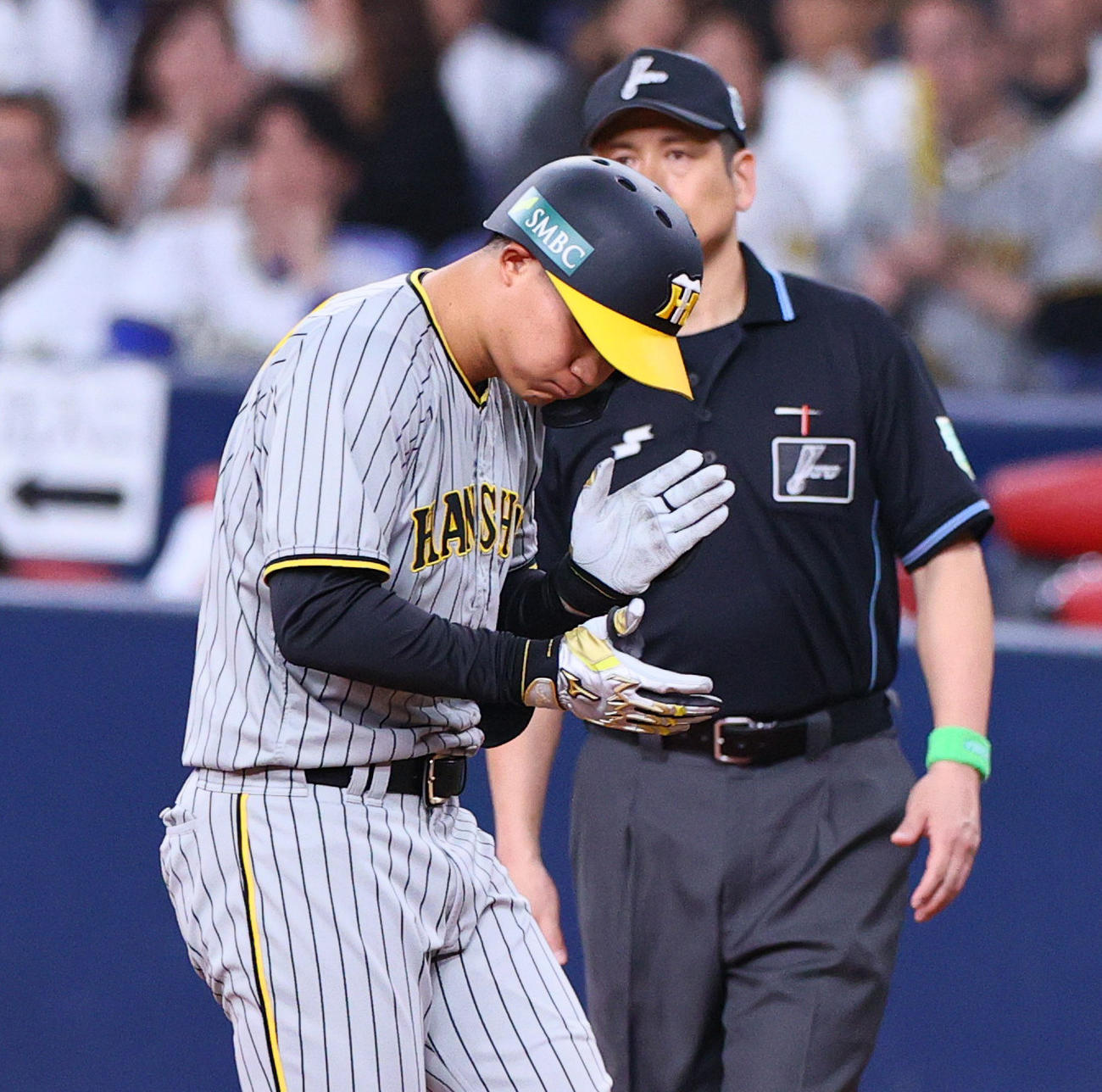 オリックス対阪神　9回表阪神1死二塁、森下は中前打を放ち喜ぶ（撮影・上山淳一）