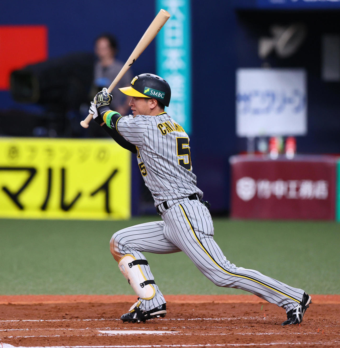 オリックス対阪神　5回表阪神2死一、二塁、近本は中適時2点三塁打を放つ（撮影・上山淳一）