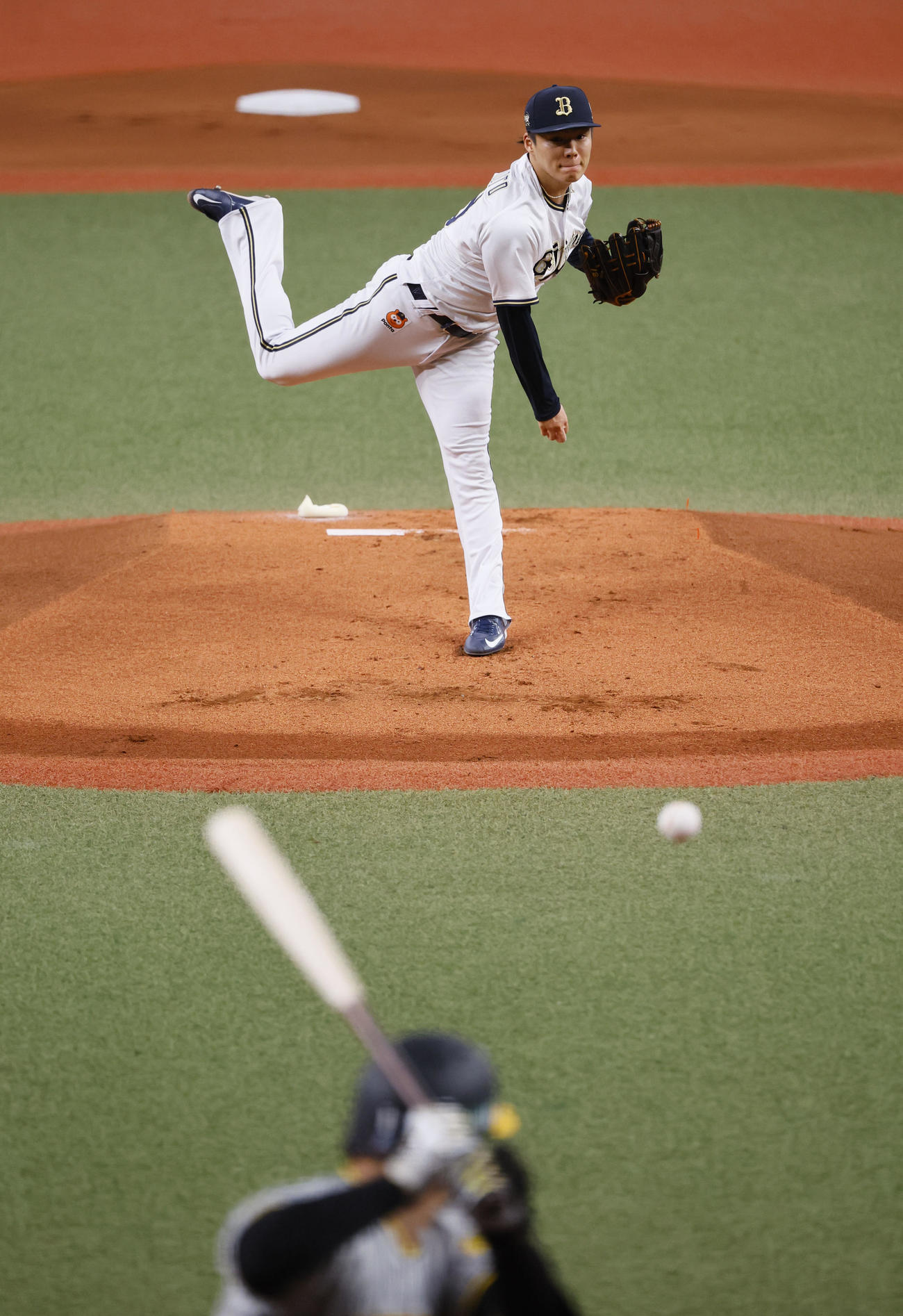 オリックス対阪神　1回表阪神1死一塁、森下を見逃し三振に仕留めオリックス山本（撮影・藤尾明華）