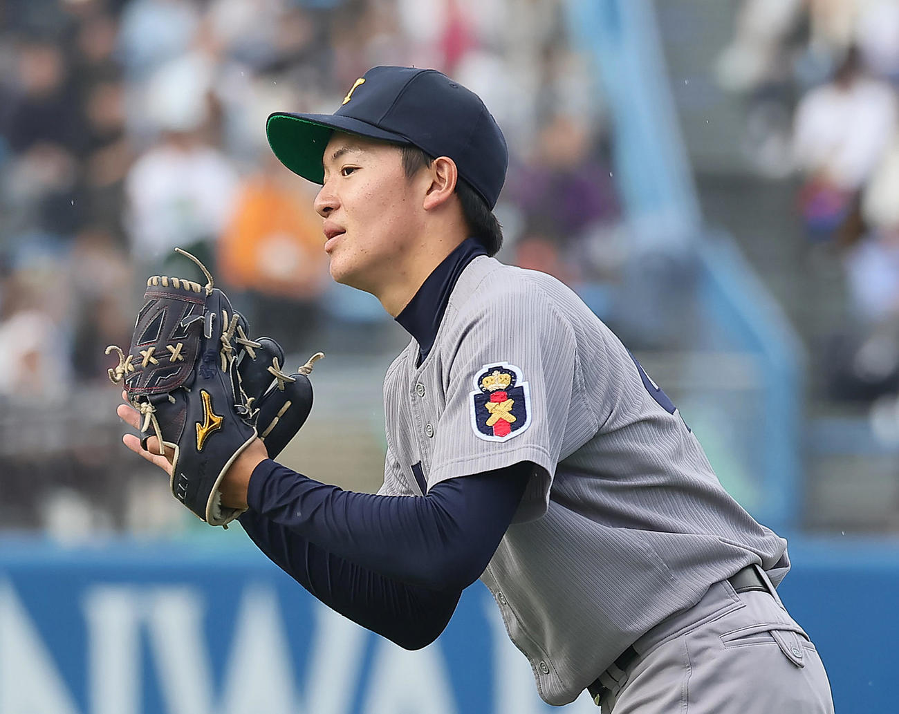 早大対慶大　4回表早大の攻撃を3者凡退に抑えた慶大・竹内（撮影・足立雅史）