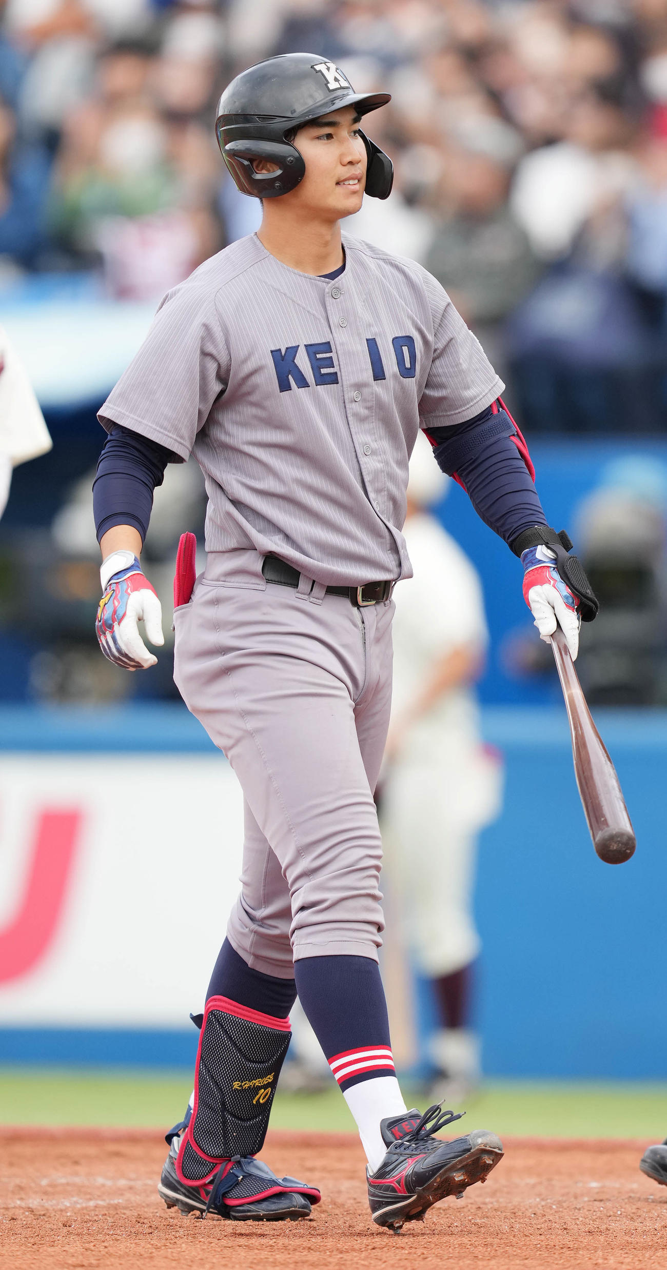 早大対慶大　2回裏慶大2死一、二塁、見逃し三振に倒れ、ベンチへ戻る広瀬（撮影・鈴木みどり）