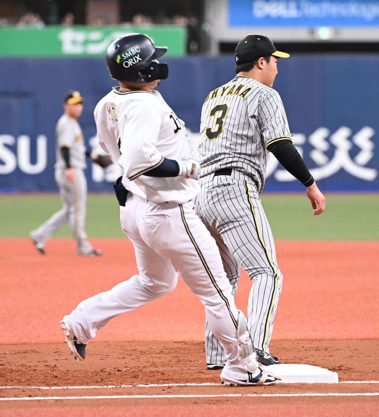 オリックス対阪神　1回裏オリックス1死一塁、森の打球はファウル判定となる（撮影・和賀正仁）