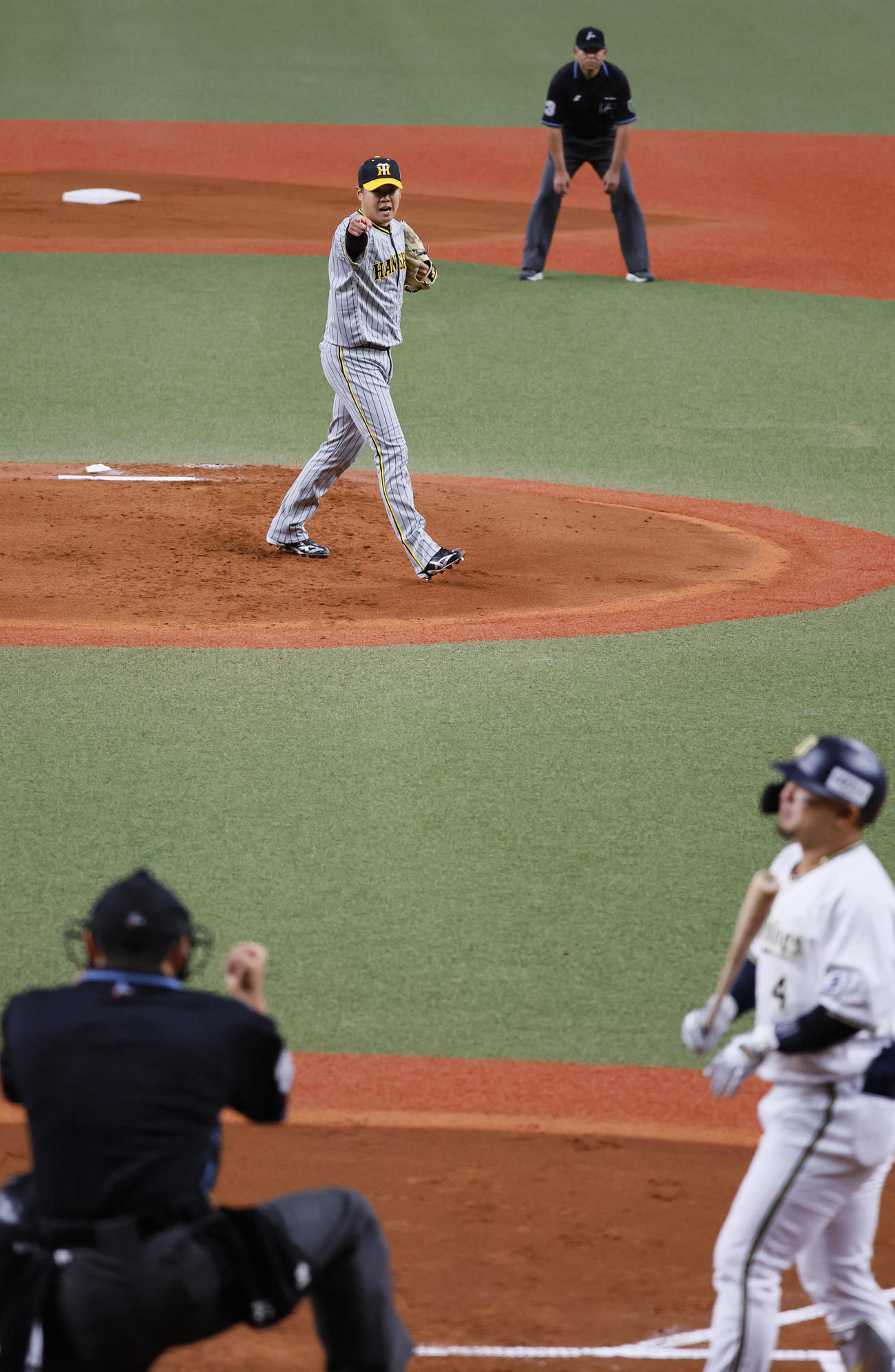 オリックス対阪神　1回裏オリックス1死一塁、森を三振に仕留める阪神西勇（撮影・藤尾明華）