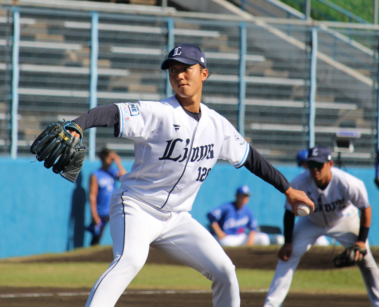 フェニックス中日戦で7回12奪三振と好投した西武菅井（撮影・金子真仁）