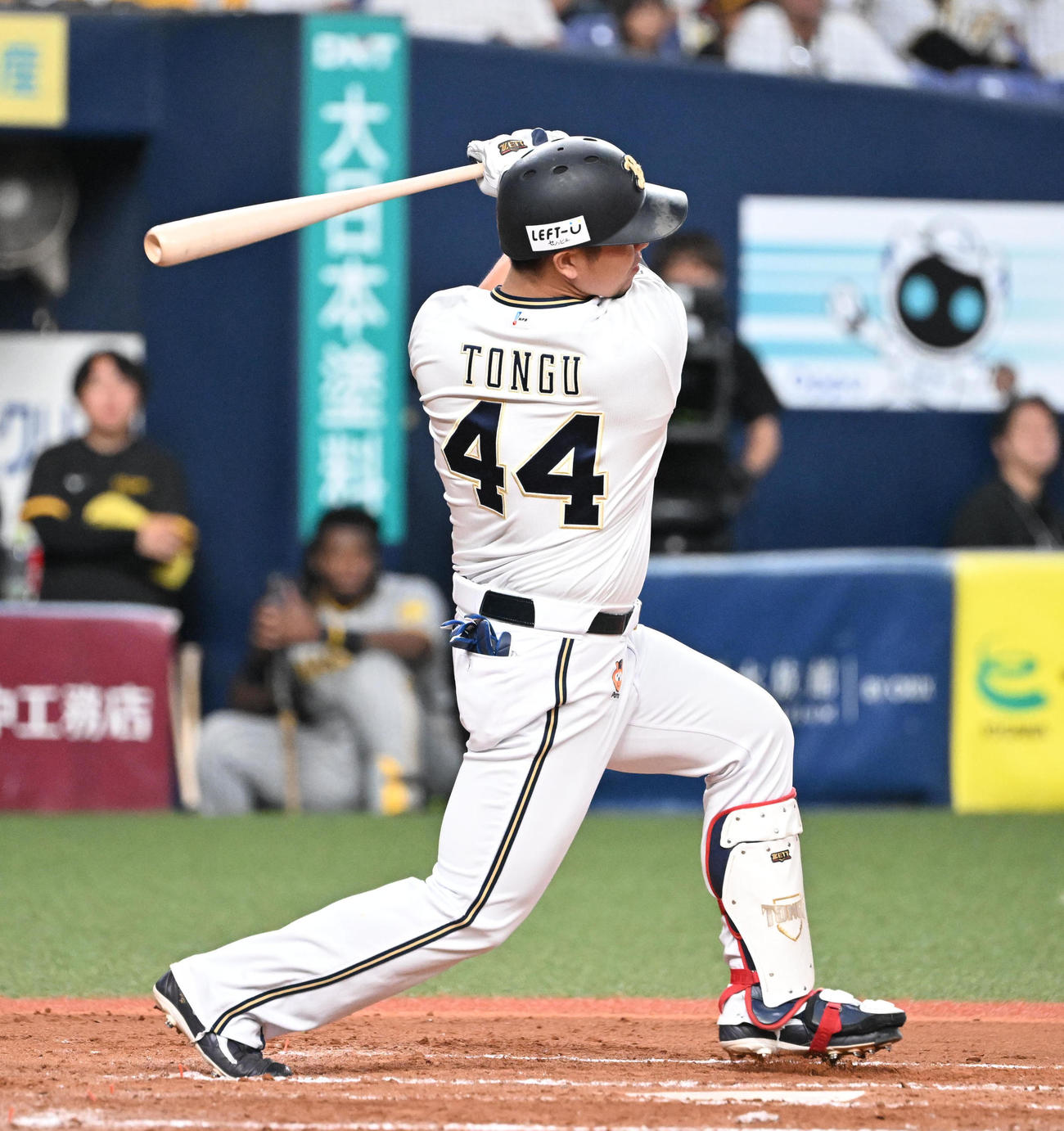 オリックス対阪神　7回裏オリックス1死一塁、左前打を放つ頓宮（撮影・和賀正仁）