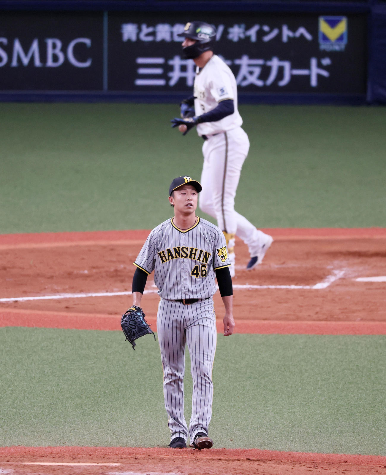 オリックス対阪神　7回裏オリックス2死満塁、島本はゴンザレスに左越え走者一掃適時二塁打を打たれ失点（撮影・加藤哉）