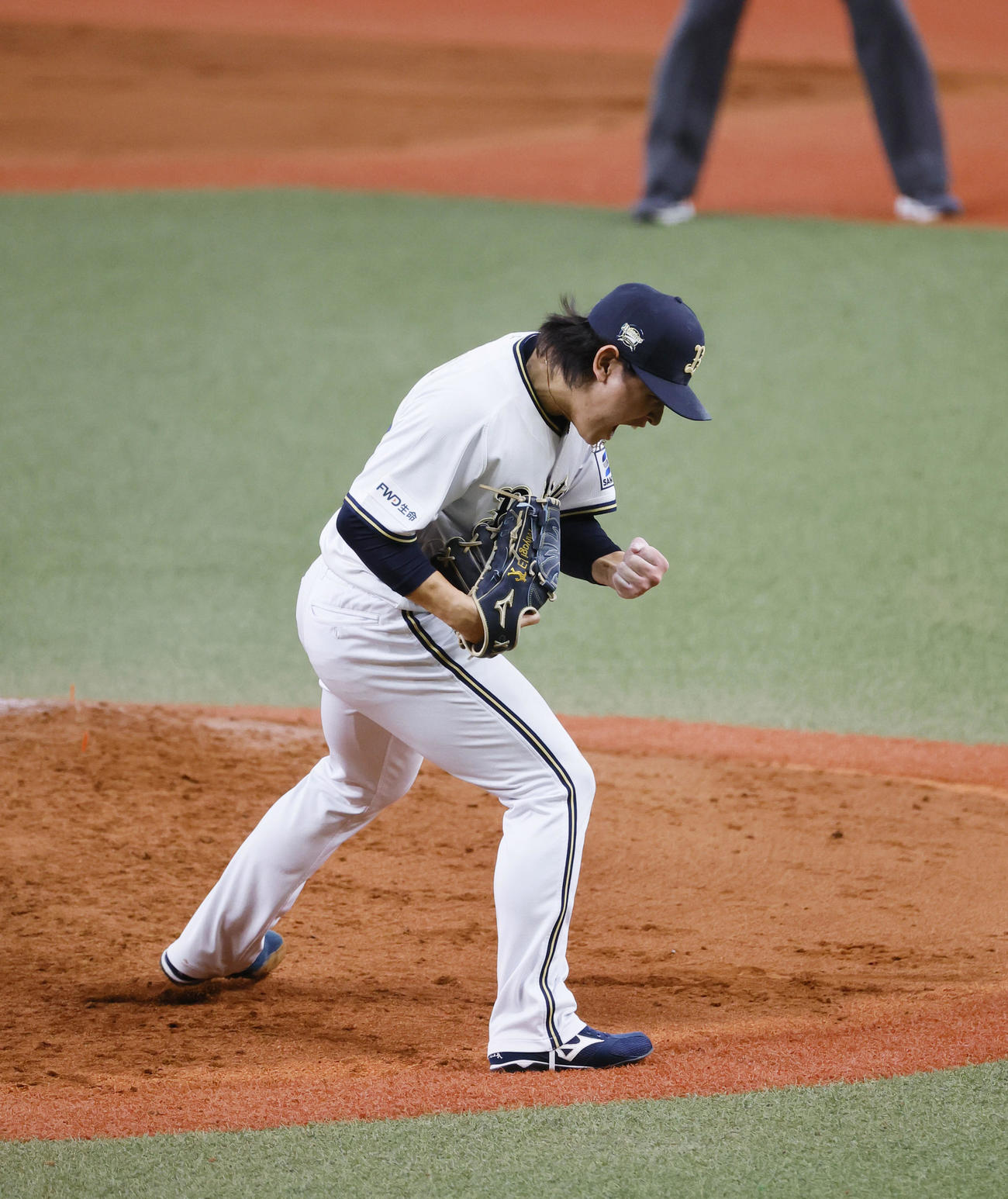 オリックス対阪神　4回表阪神2死一、二塁、、ノイジーを三振に仕留めガッツポーズをするオリックス宮城（撮影・藤尾明華）