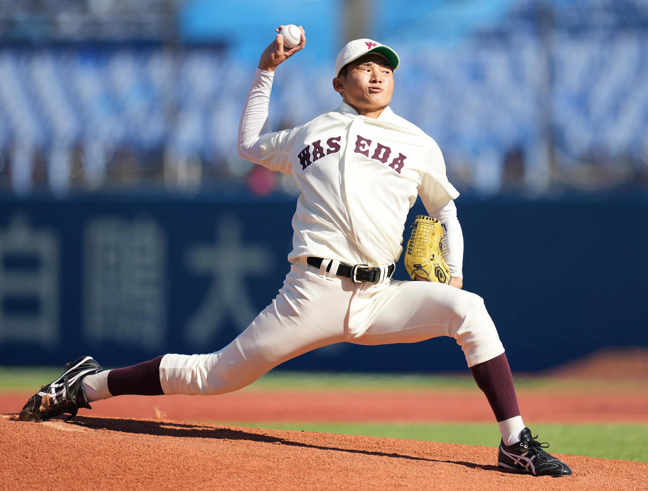 慶大対早大　先発し力投する早大・加藤（撮影・鈴木みどり）