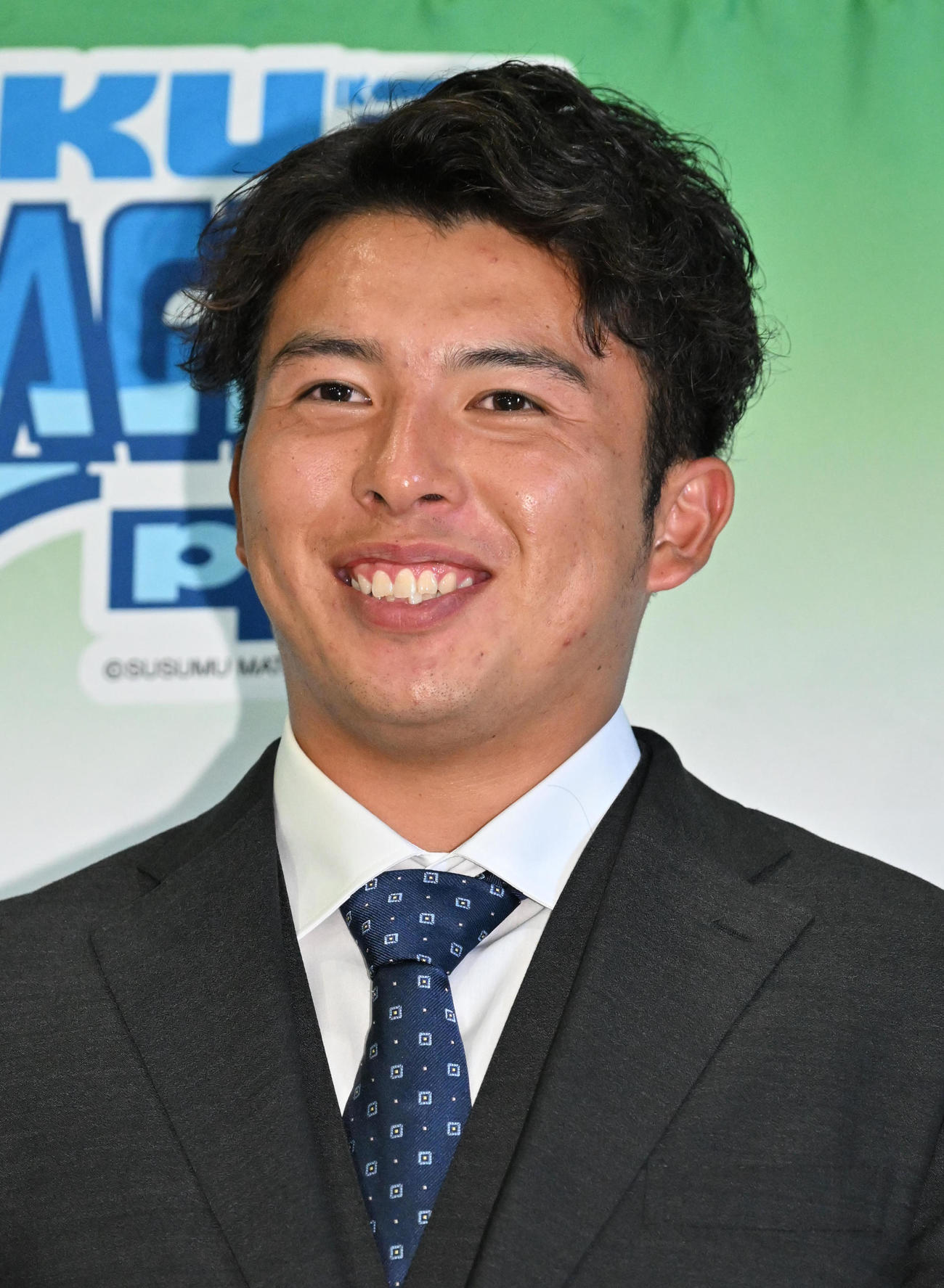 笑顔で質問に答える阪神ドラフト2位の徳島インディゴソックス椎葉（撮影・石井愛子）