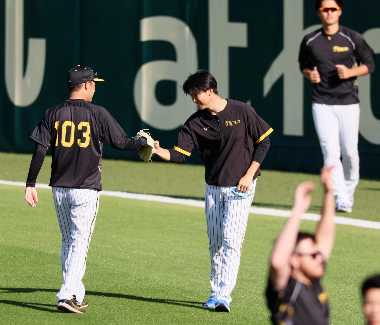 阪神対オリックス　練習に合流した湯浅（撮影・加藤哉）