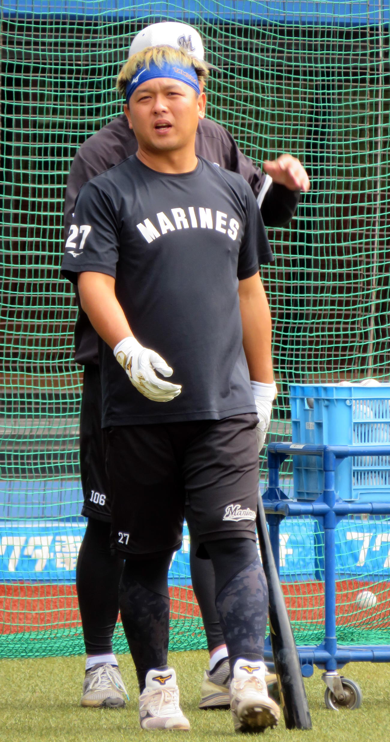 10月25日、精力的に打撃練習などを行うロッテ田村（撮影・鎌田直秀）
