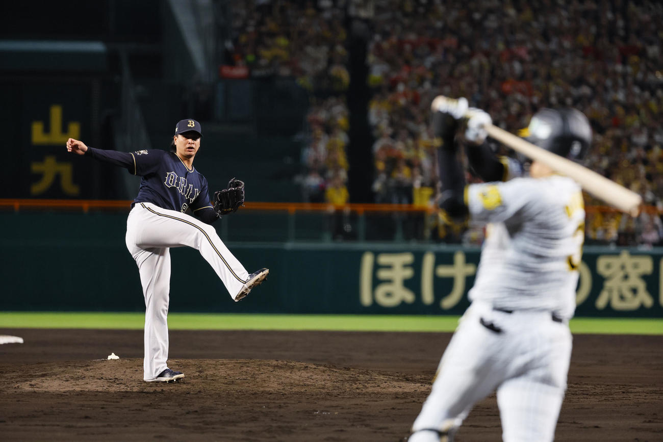 阪神対オリックス　7回裏阪神2死一塁、大山を三ゴロに打ち取るオリックス宇田川（撮影・藤尾明華）