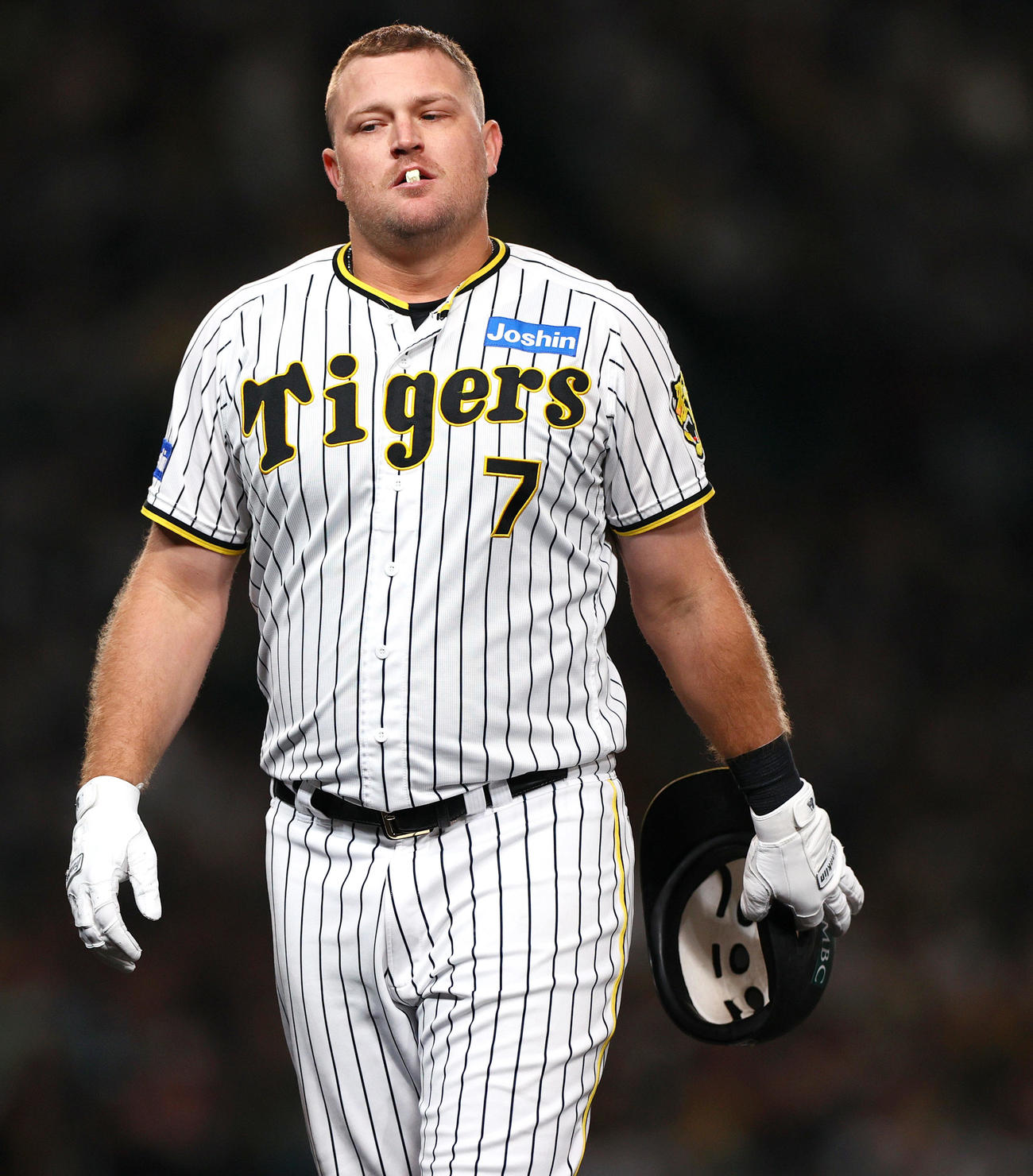 阪神対オリックス　6回裏阪神2死一塁、ノイジーは右飛に倒れる（撮影・上山淳一）