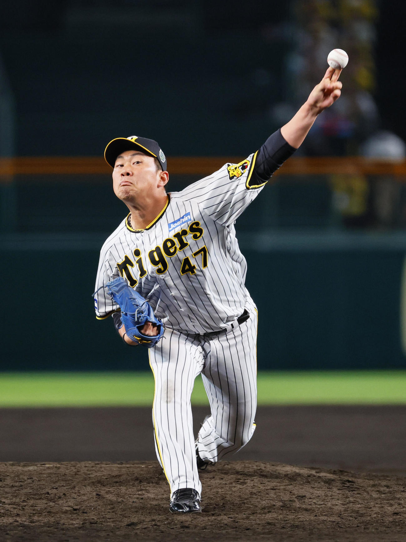 阪神対オリックス　9回、4番手で登板した阪神桐敷（撮影・藤尾明華）