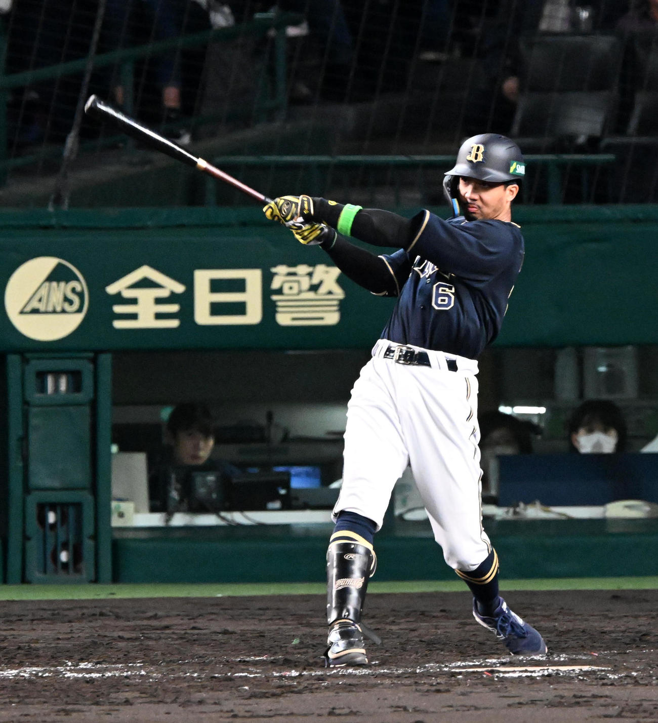 阪神対オリックス　5回表オリックス2死一、二塁、宗は中適時2点二塁打を放つ（撮影・前岡正明）