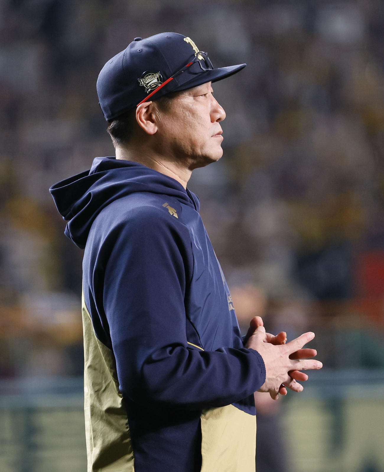 阪神対オリックス　7回裏、投手交代を告げるオリックス中嶋監督（撮影・藤尾明華）