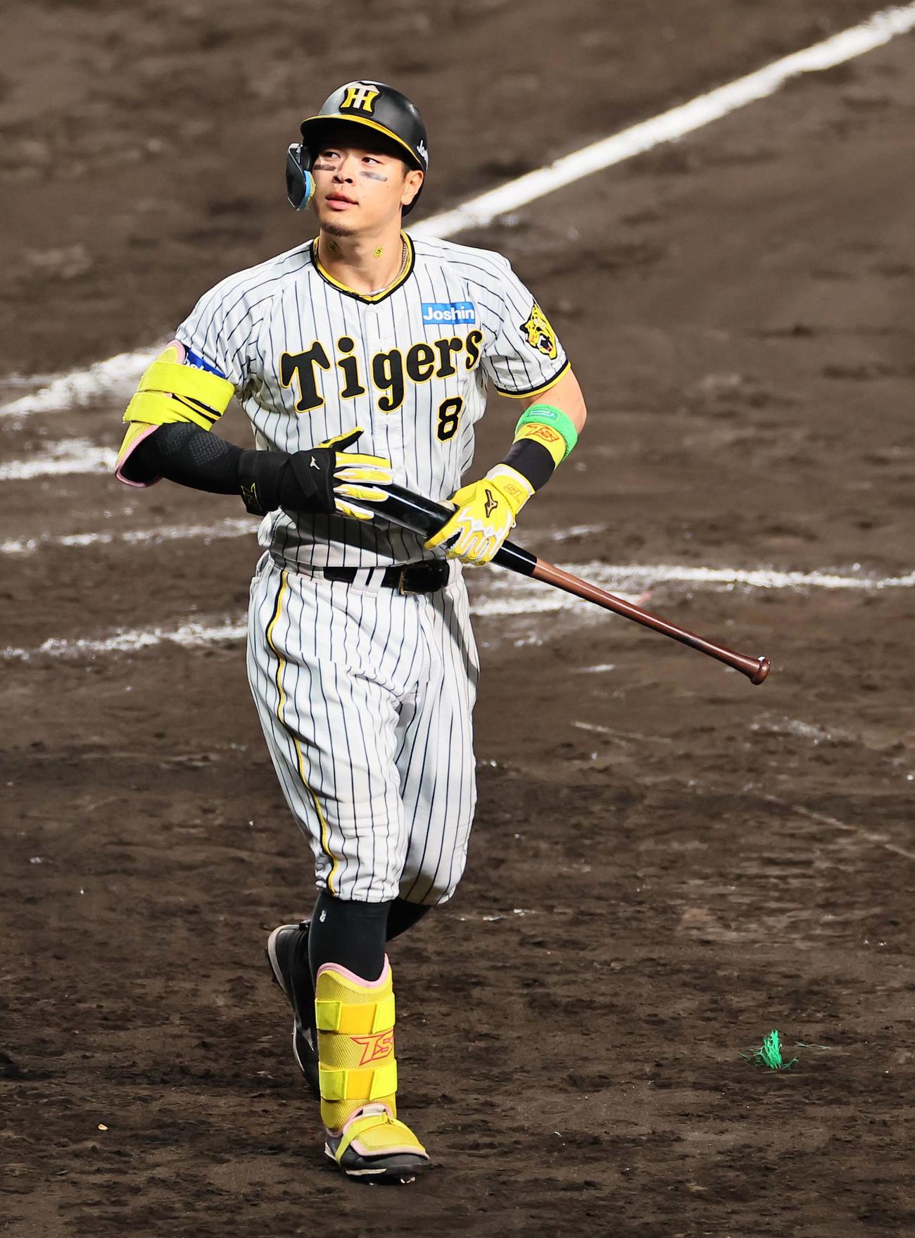 日本シリーズ第3戦　阪神対オリックス　8回裏阪神無死、佐藤輝は三振に倒れる（撮影・上田博志）
