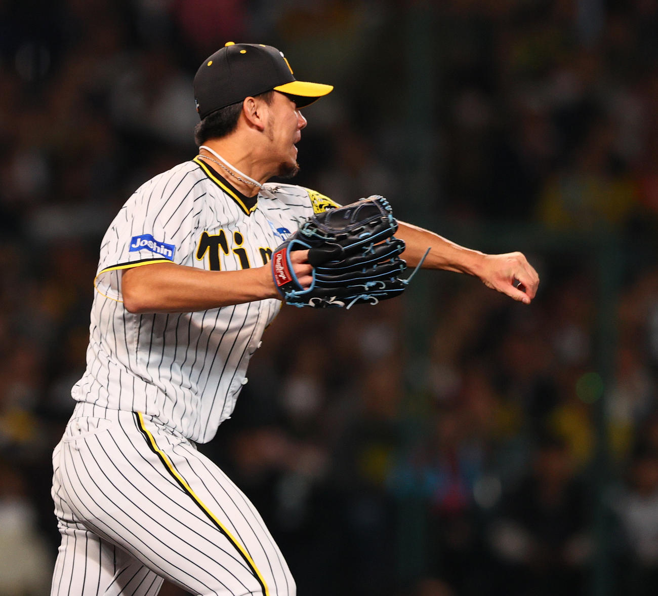 阪神対オリックス　5回表オリックス1死一塁、伊藤将は東のバントを悪送球する（撮影・上山淳一）