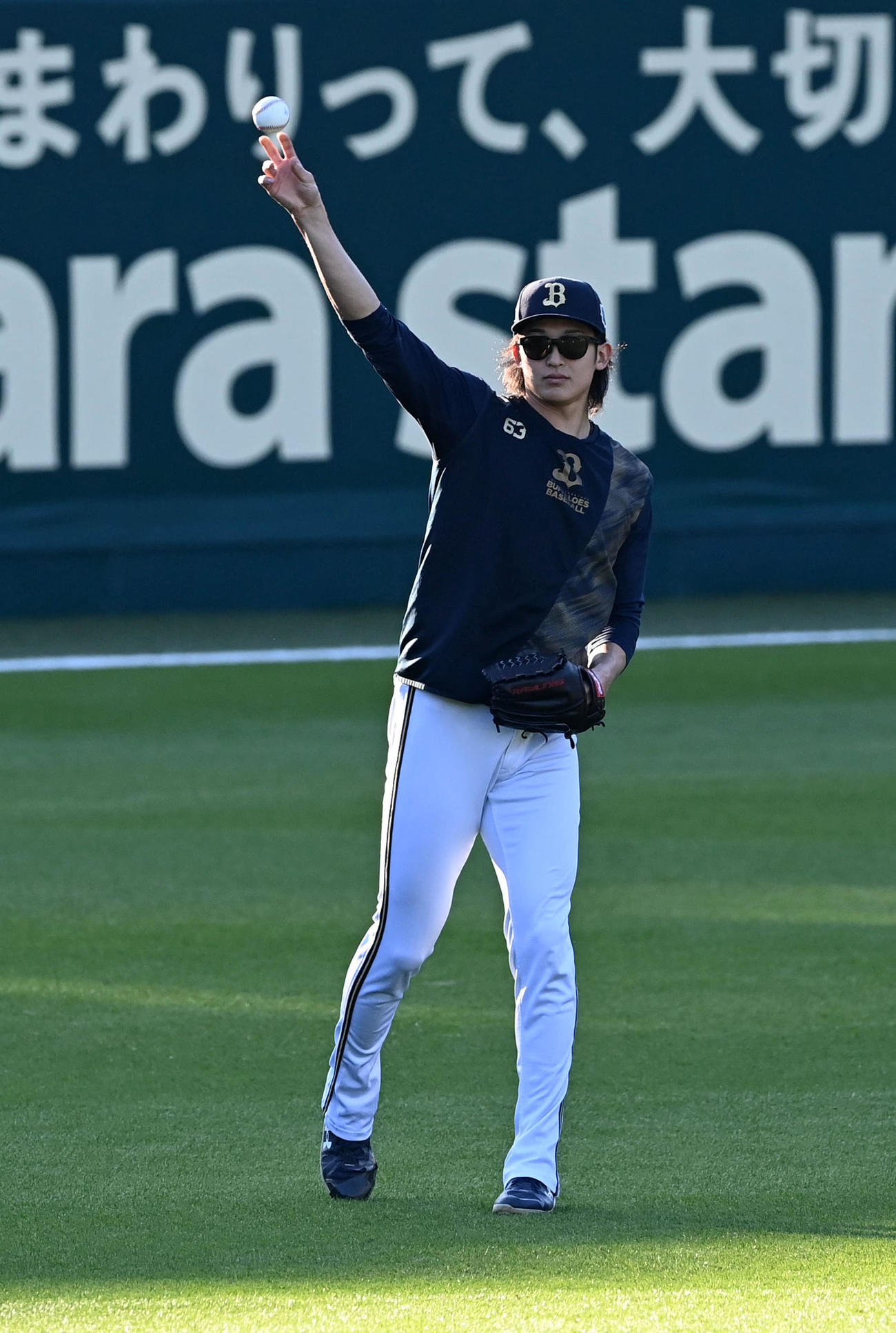 阪神対オリックス　キャッチボールを行うオリックス山崎颯（撮影・前岡正明）