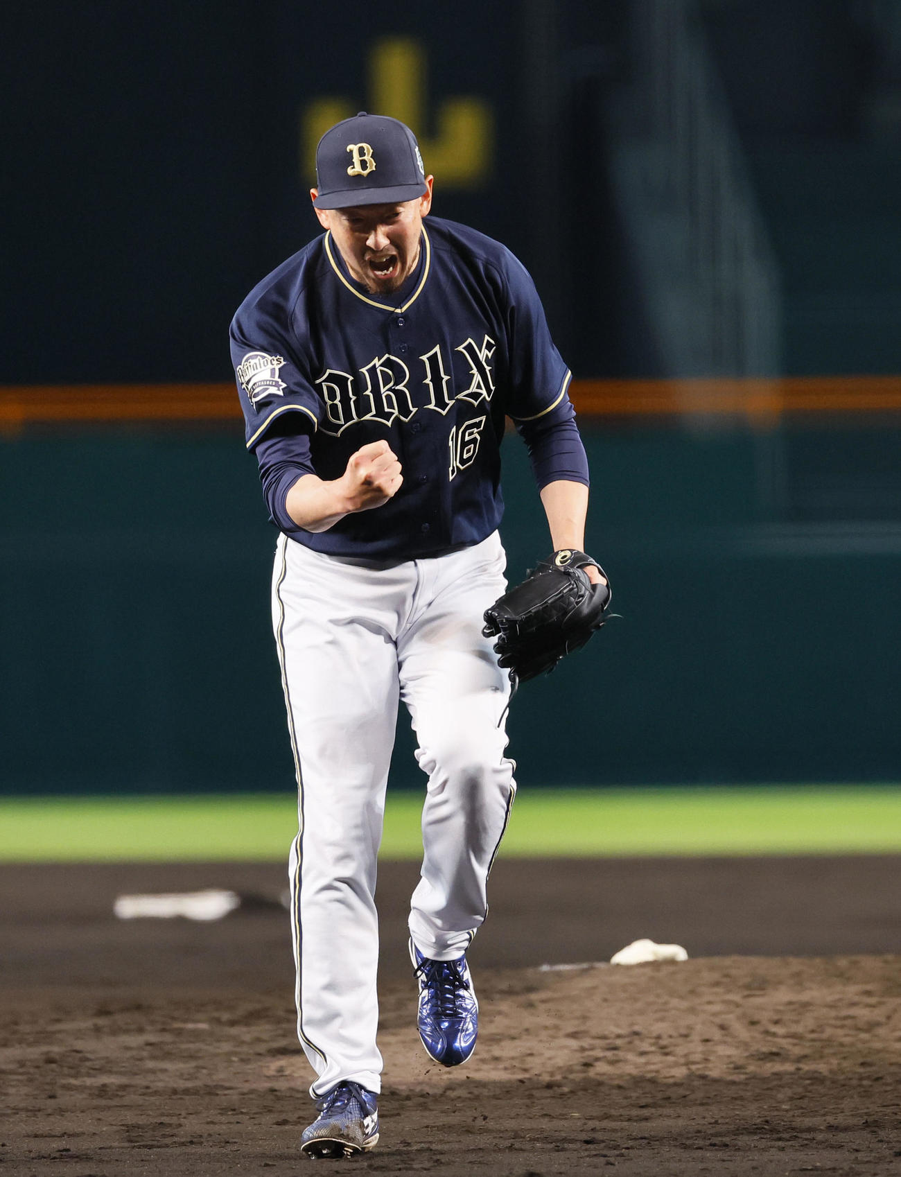 阪神対オリックス　9回裏阪神2死一、二塁、大山を三振に仕留めガッツポーズをするオリックス平野（撮影・藤尾明華）