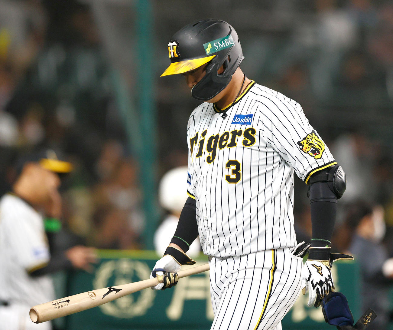 阪神対オリックス　9回裏阪神2死一、二塁、大山は空振り三振に終わりゲームセット（撮影・上山淳一）