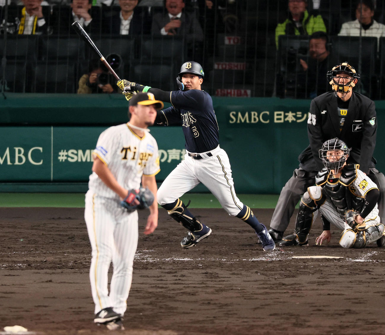 阪神対オリックス　5回表オリックス2死一、二塁、宗は中越え適時二塁打を放つ、投手は伊藤将（撮影・加藤哉）