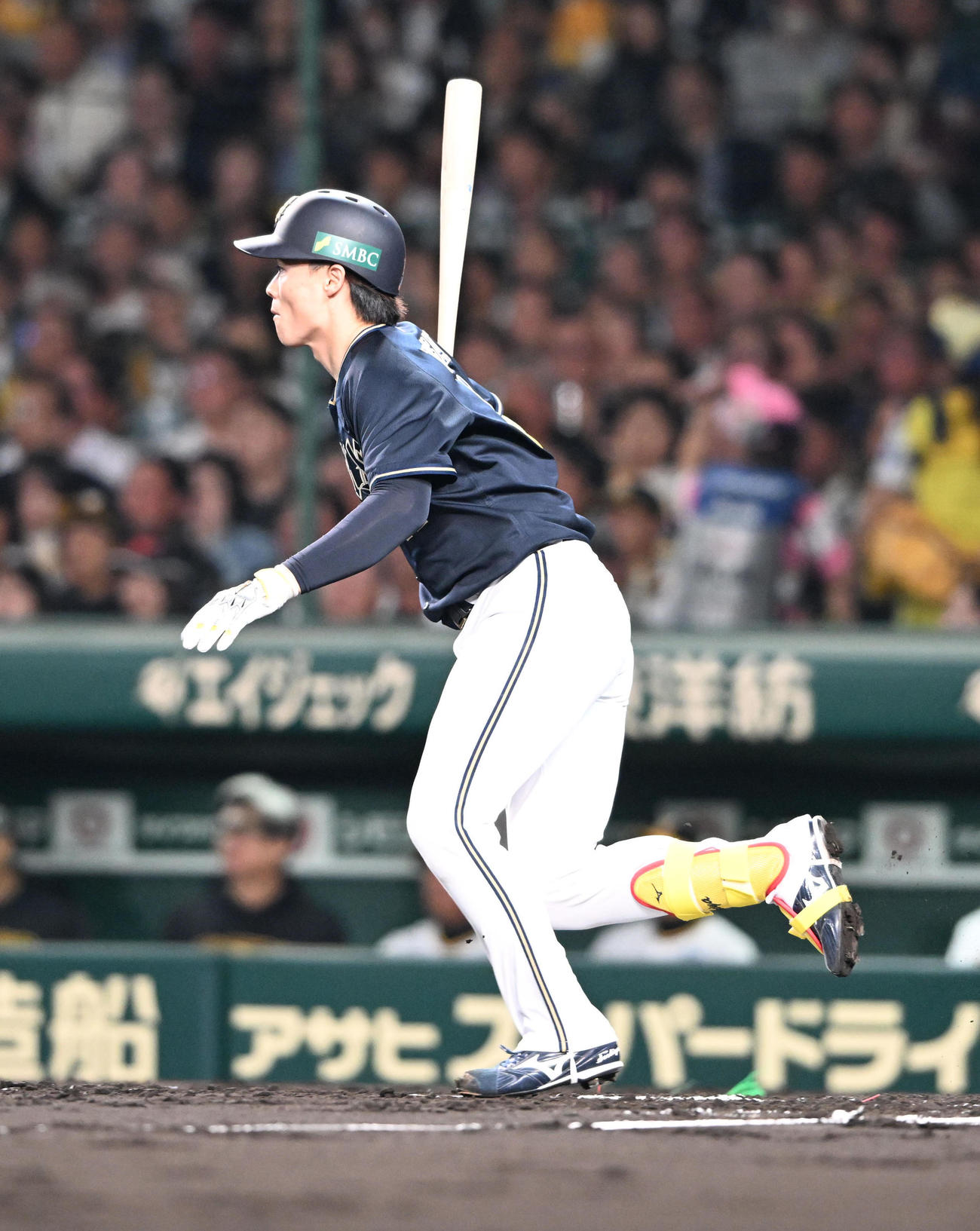 阪神対オリックス　2回表オリックス2死一、二塁、右飛に倒れた山崎福（撮影・和賀正仁）