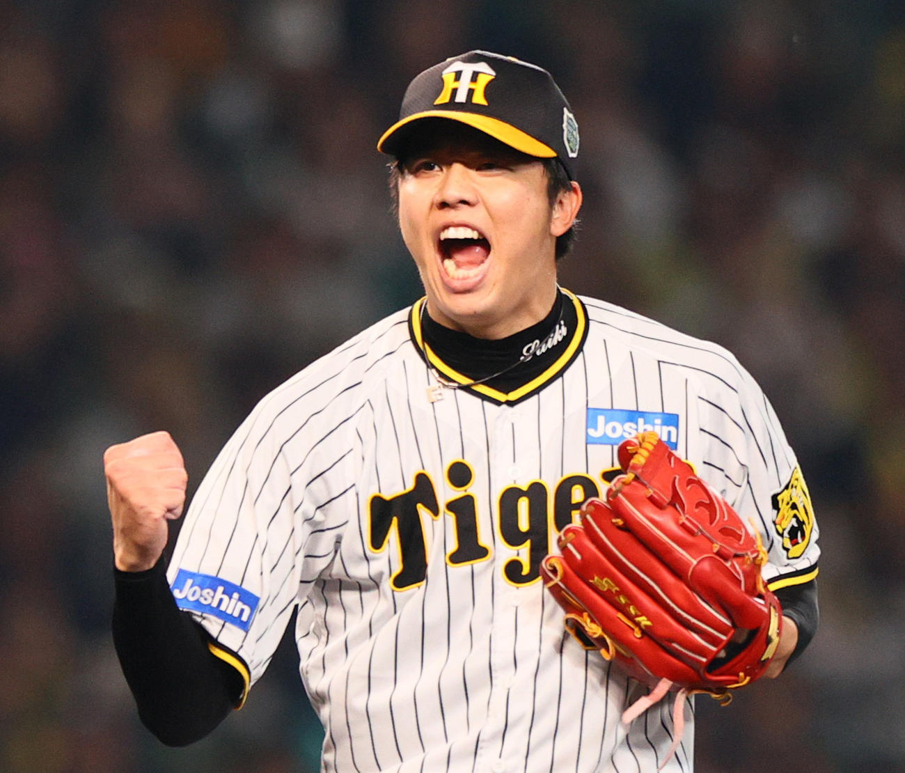 阪神対オリックス　3回表オリックス2死三塁、才木は頓宮から三振を奪い雄たけびをあげる（撮影・上山淳一）