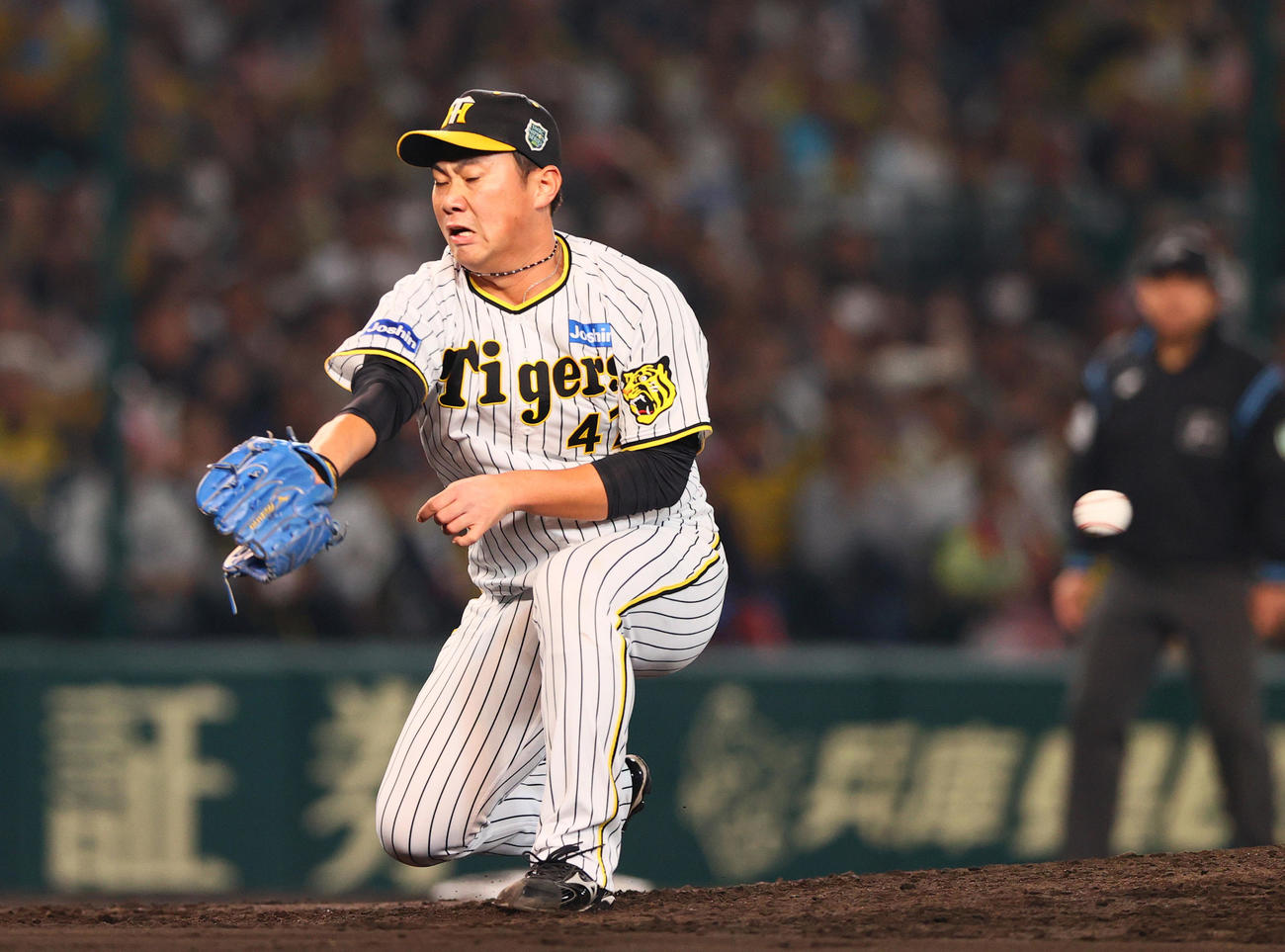 阪神対オリックス　7回表オリックス1死二、三塁、桐敷は宗に中前2点適時打を浴びる（撮影・上山淳一）