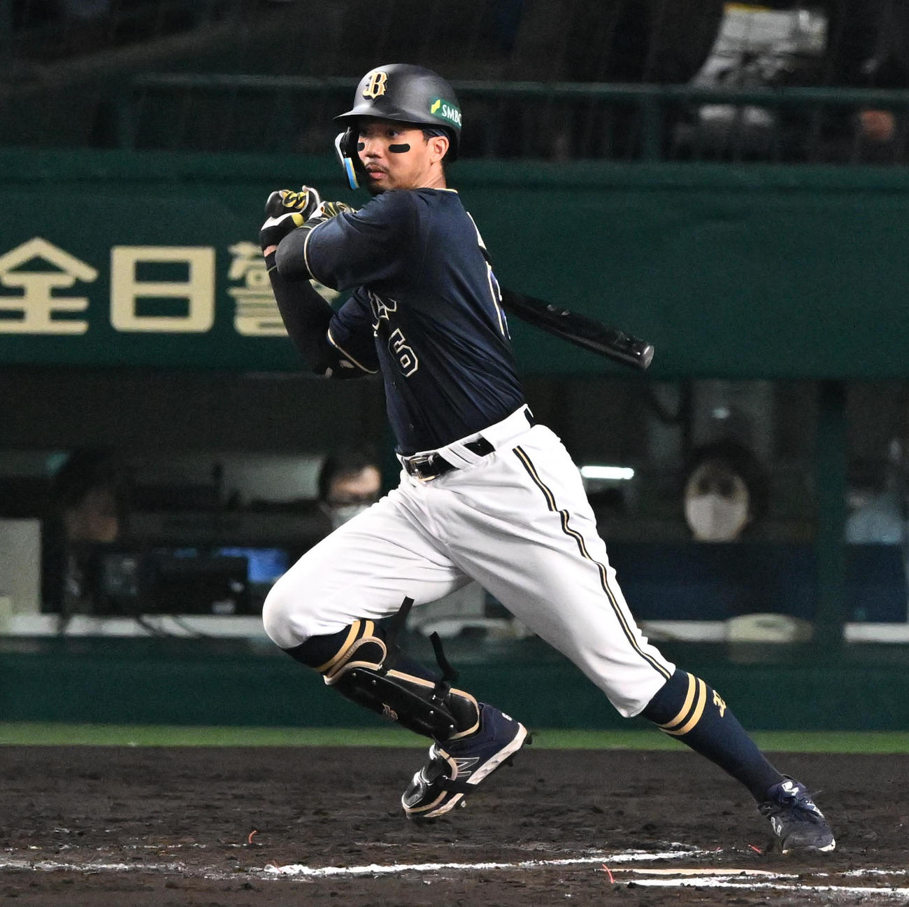 阪神対オリックス　7回表オリックス1死二、三塁、宗佑磨は同点の中前適時打を放つ（撮影・石井愛子）