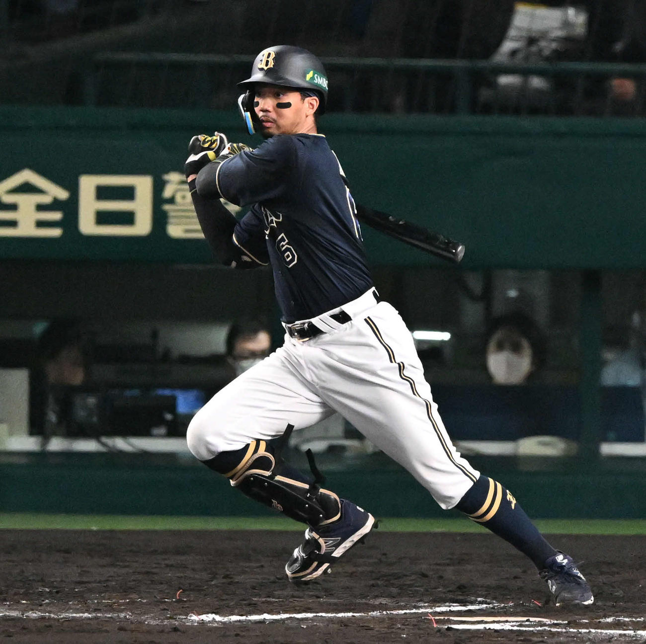 阪神対オリックス　7回表オリックス1死二、三塁、宗は中前2点適時打を放つ（撮影・石井愛子）
