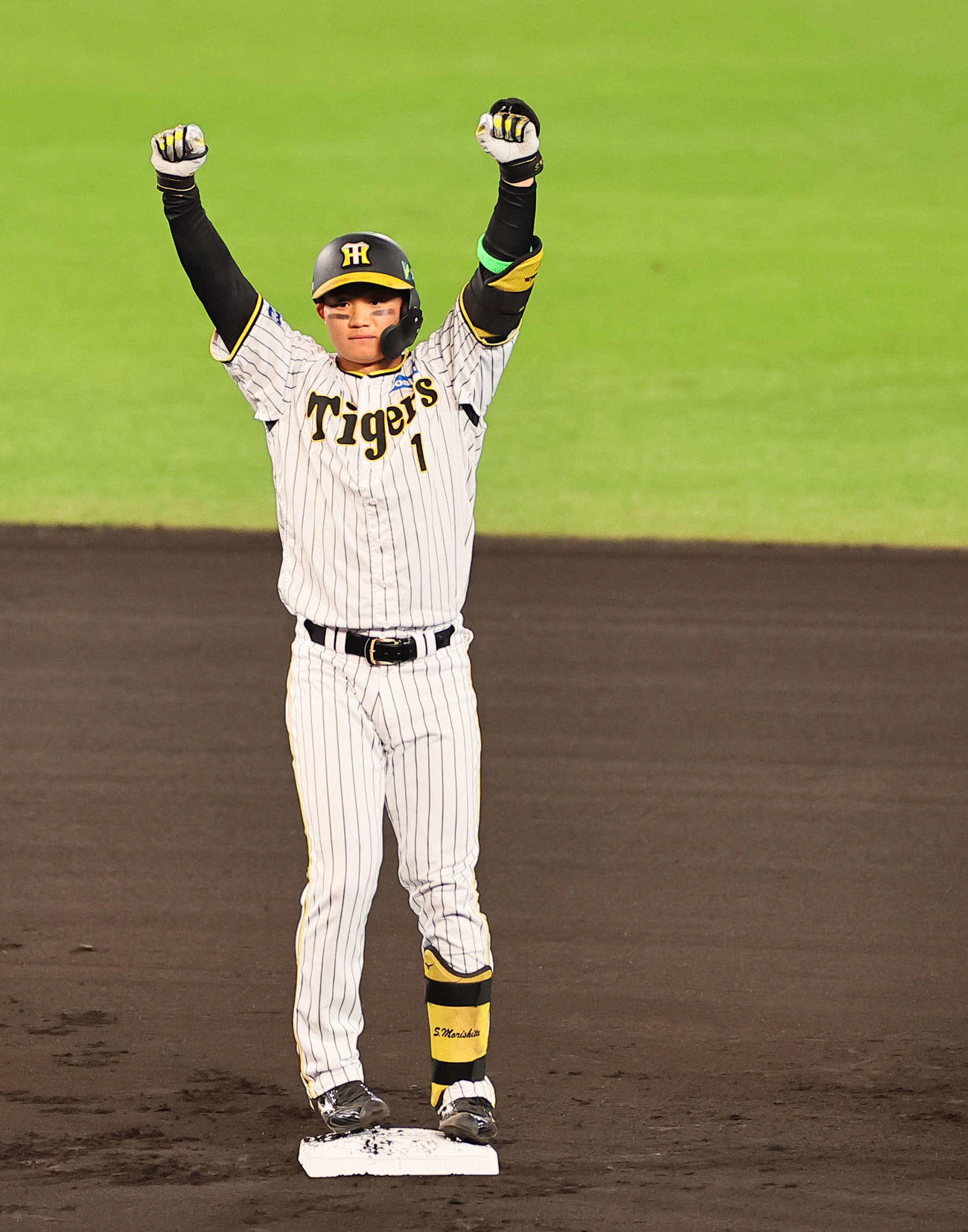 日本シリーズ第4戦　阪神対オリックス　1回裏阪神1死二塁、森下は左へ先制適時二塁打を放ちガッツポーズをする（撮影・上田博志）