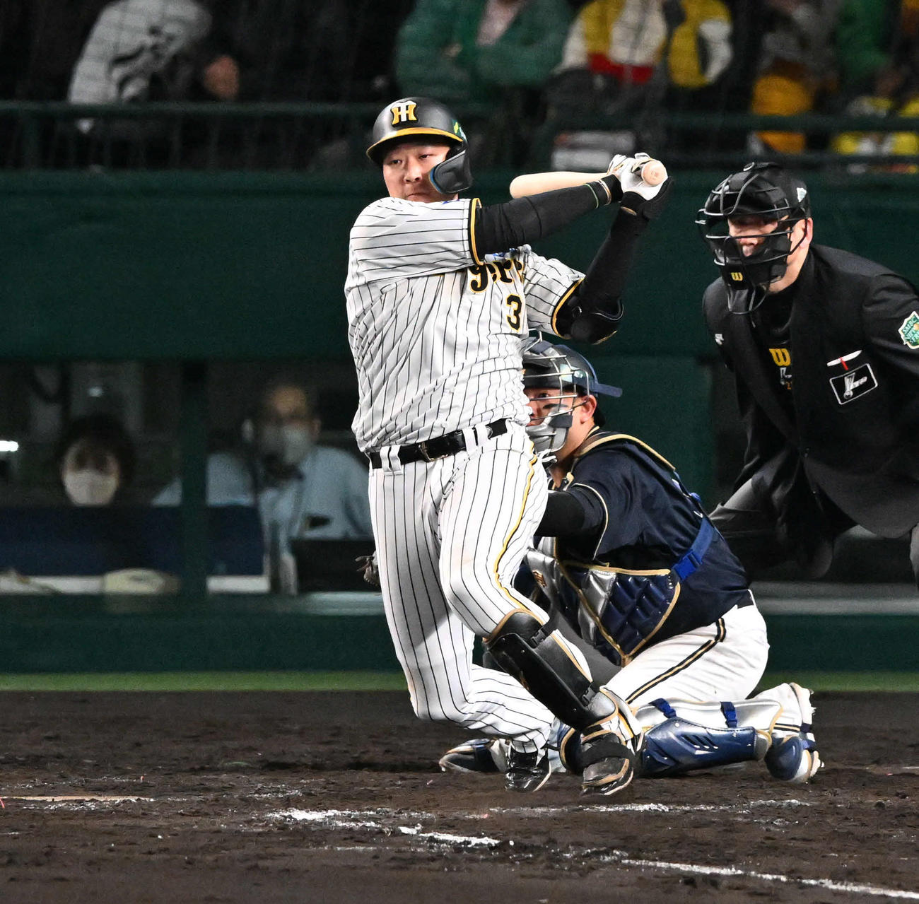 阪神対オリックス　9回裏阪神1死満塁、サヨナラ適時打を放つ大山（撮影・石井愛子）