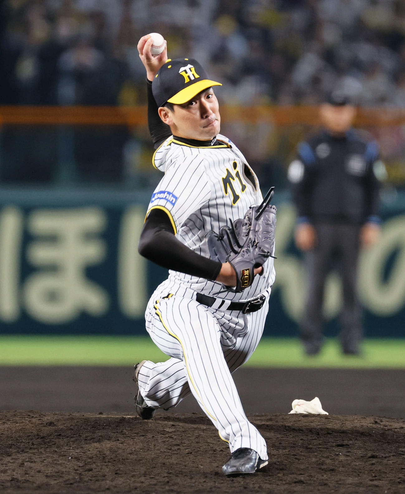 阪神対オリックス　9回、阪神6番手で登板した岩崎（撮影・藤尾明華）