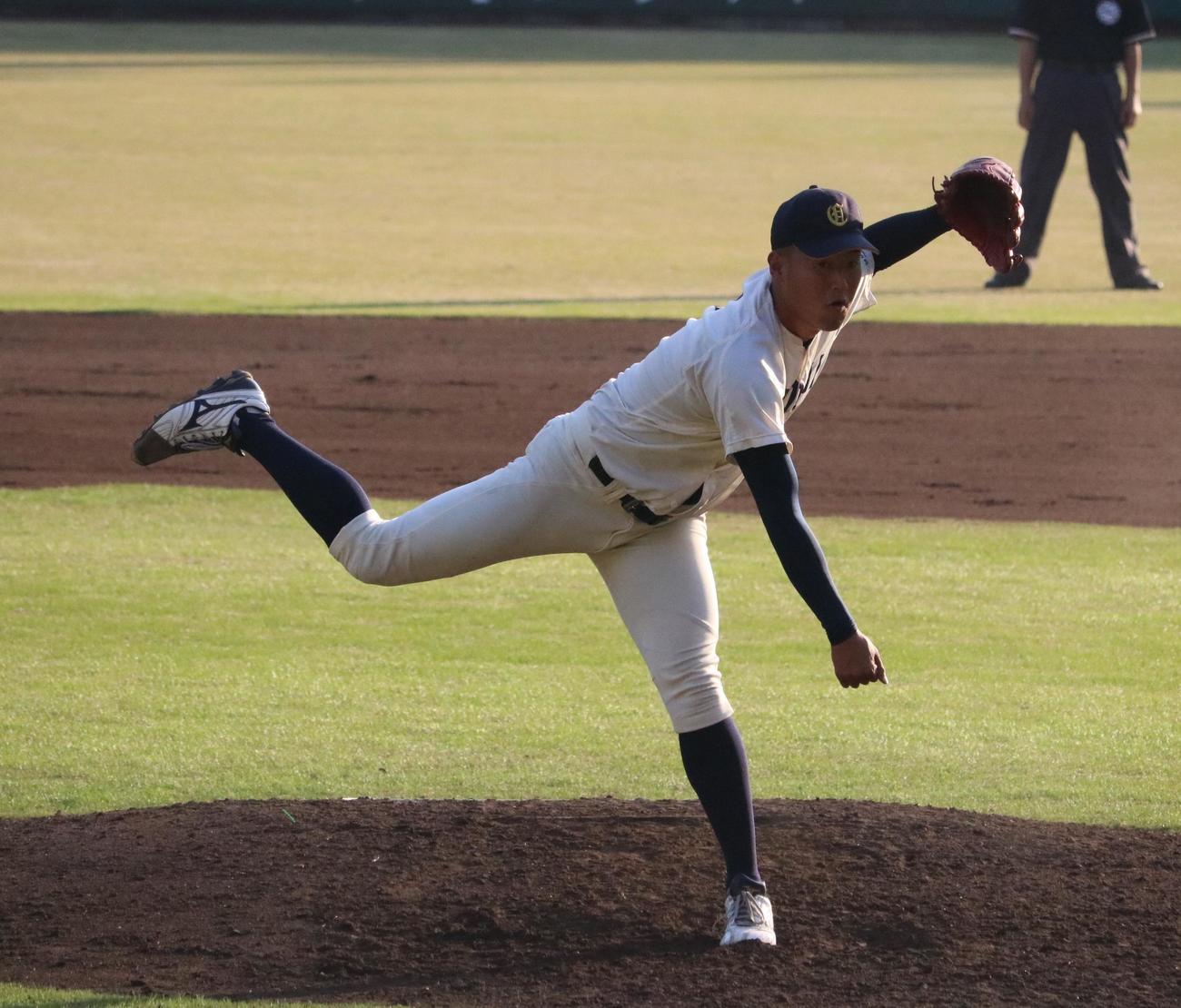 大商大対和歌山大　大商大の上田大河投手（4年＝大商大高）がマウンドに上がる（撮影・林亮佑）＝2023年11月2日、ほっともっとフィールド神戸