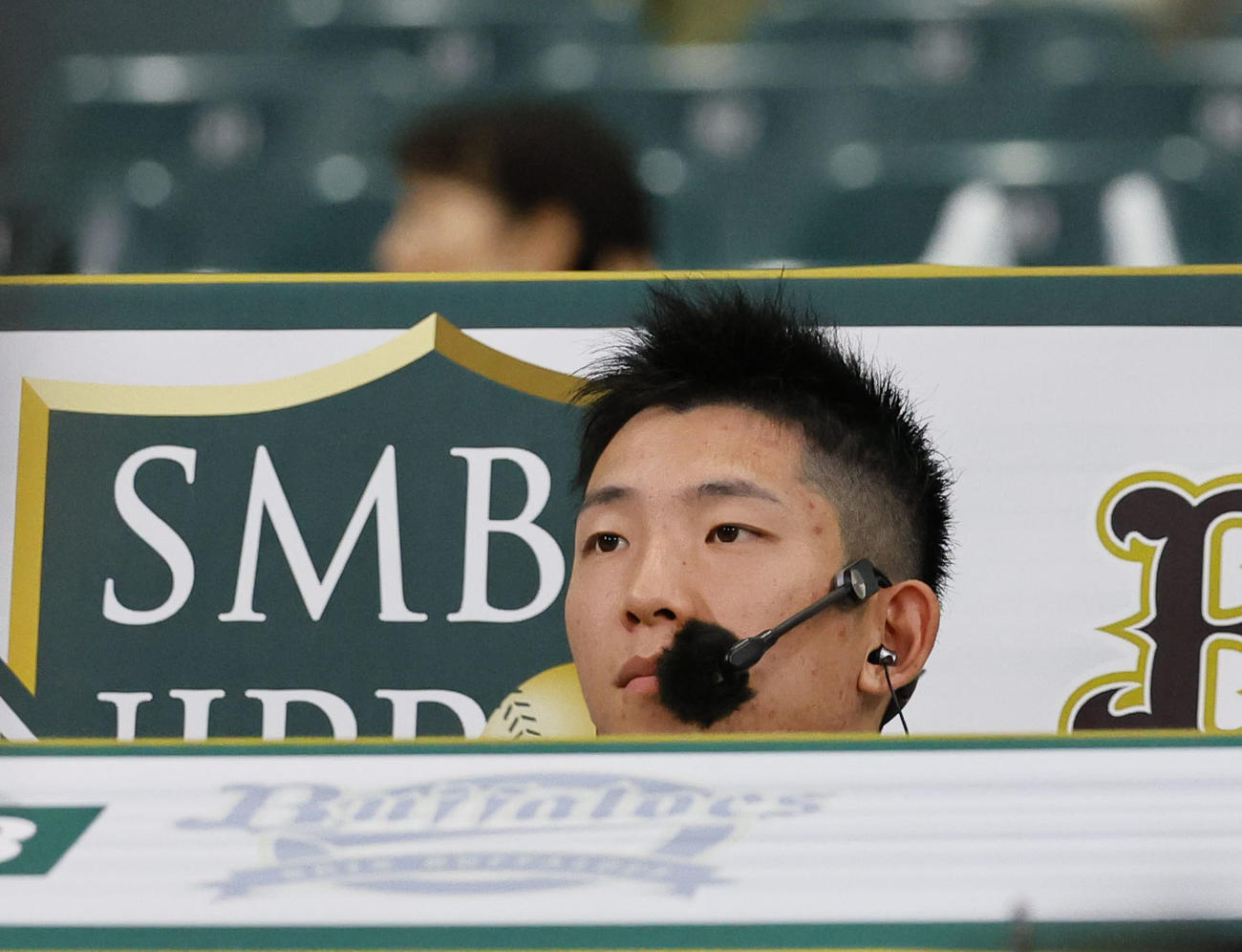 阪神対オリックス　解説席に座る巨人戸郷翔征（撮影・藤尾明華）