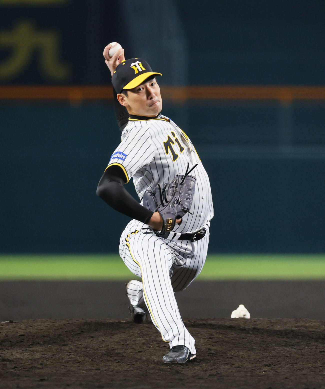 阪神対オリックス　9回を締めた阪神岩崎（撮影・藤尾明華）