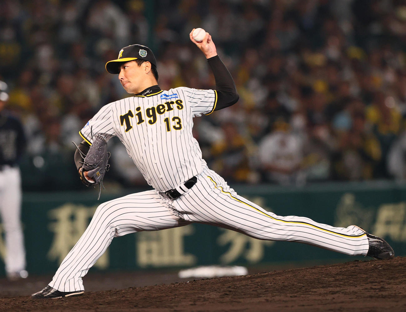 阪神対オリックス　9回に登板する阪神岩崎（撮影・上山淳一）