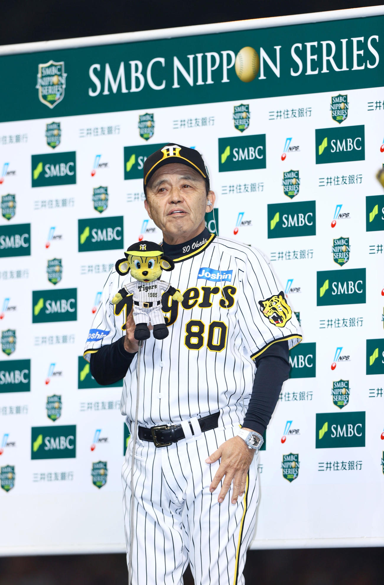 阪神対オリックス　阪神岡田監督はオリックスに勝利し、インタビューする（撮影・上山淳一）