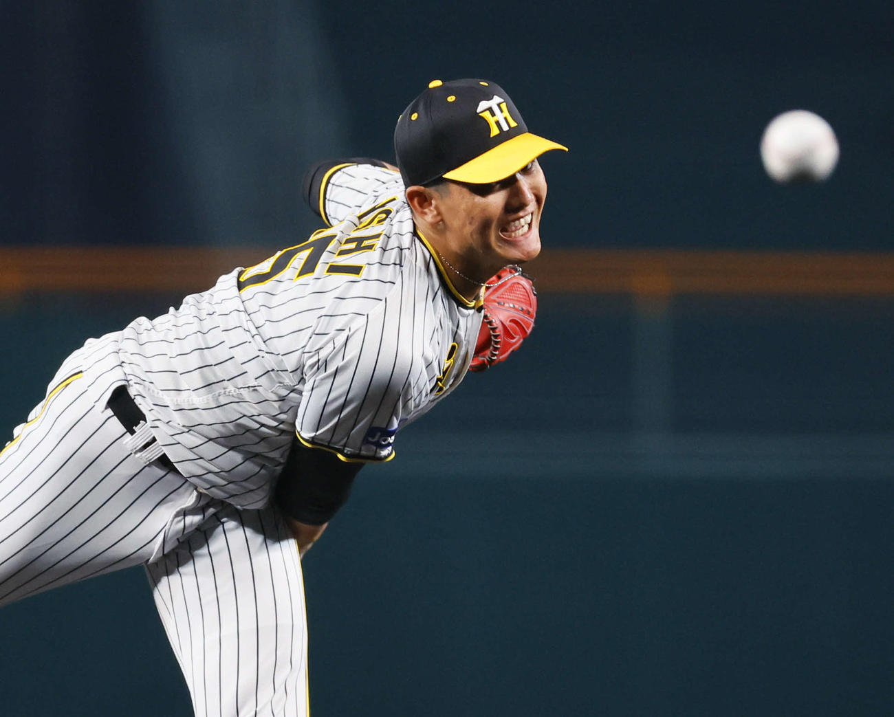 阪神対オリックス　6回表、2番手で登板した阪神西純（撮影・藤尾明華）