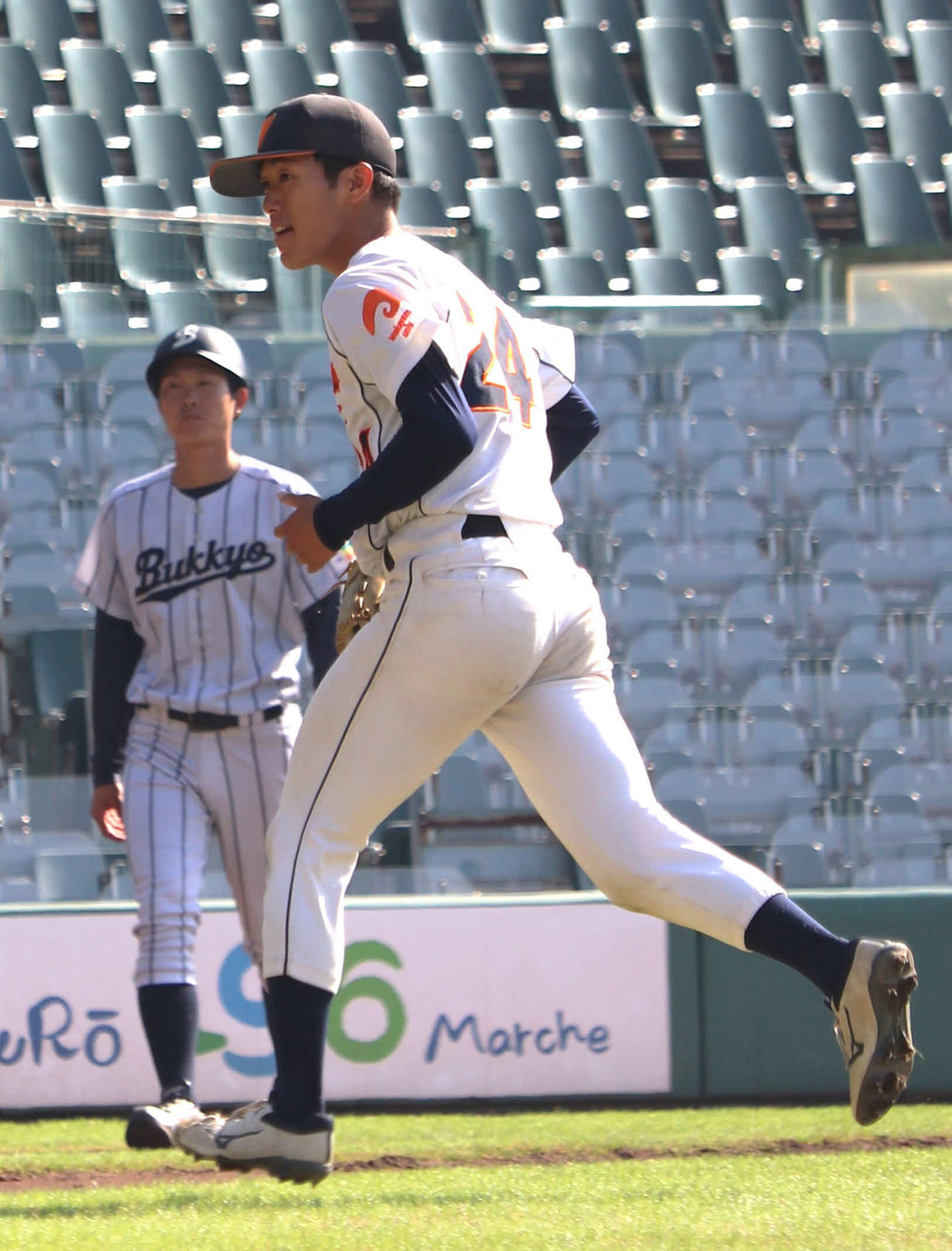 関西選手権　和歌山大対佛教大　先発した、和歌山大の船引駿平投手（4年＝星陵）
