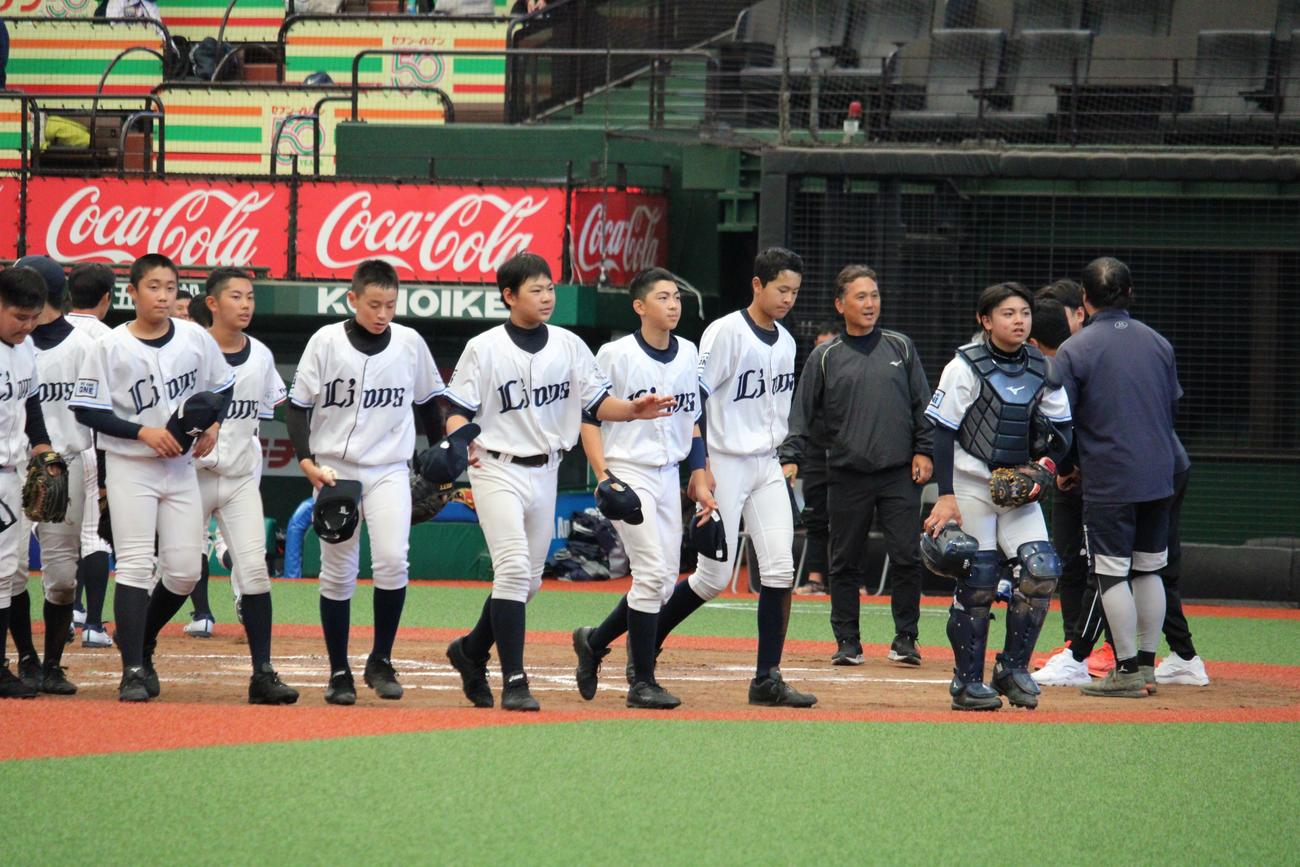 練習試合に勝利したライオンズジュニア（撮影・金子真仁）